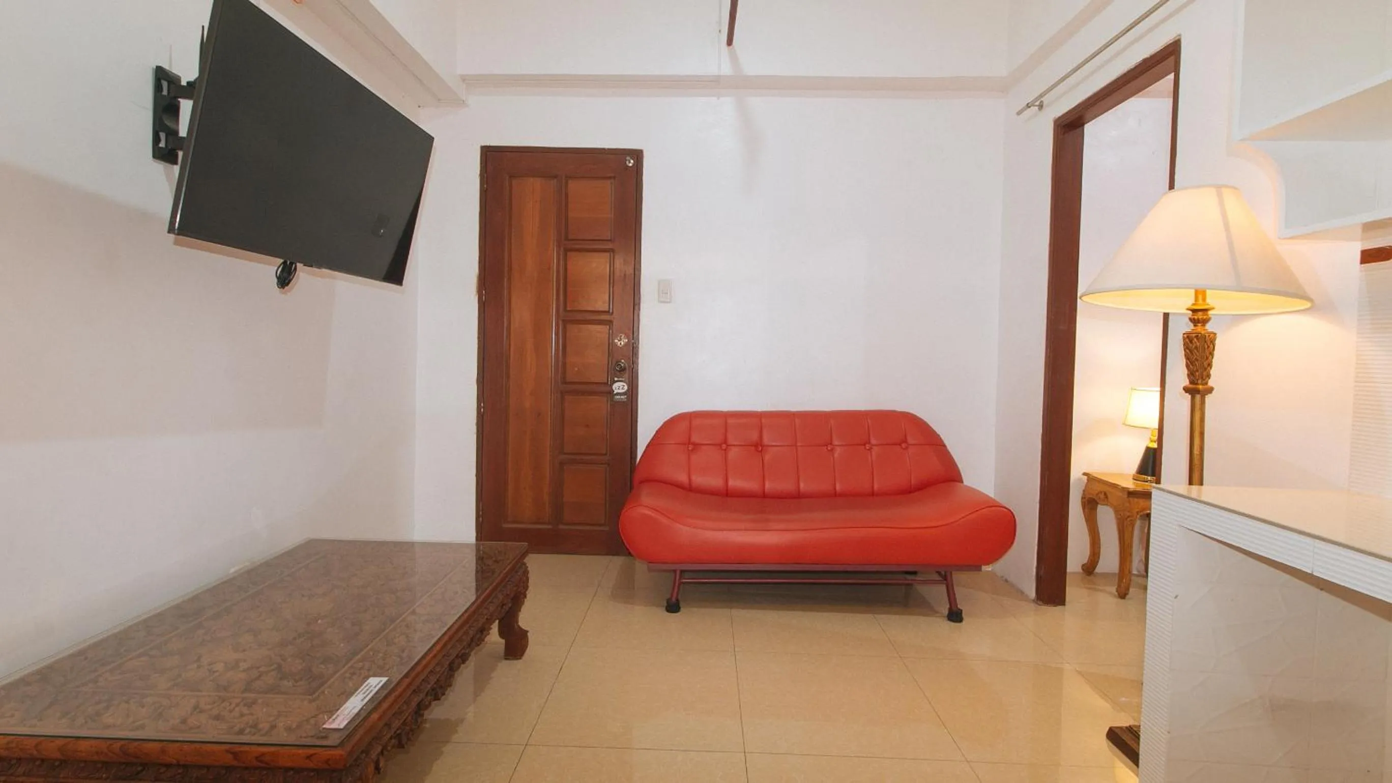 TV and multimedia in RedDoorz near LRT 2 Antipolo Station