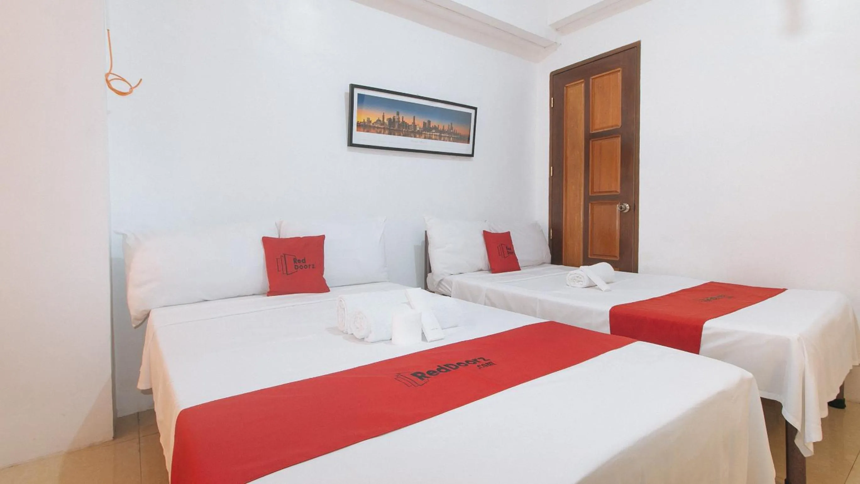 Photo of the whole room, Bed in RedDoorz near LRT 2 Antipolo Station