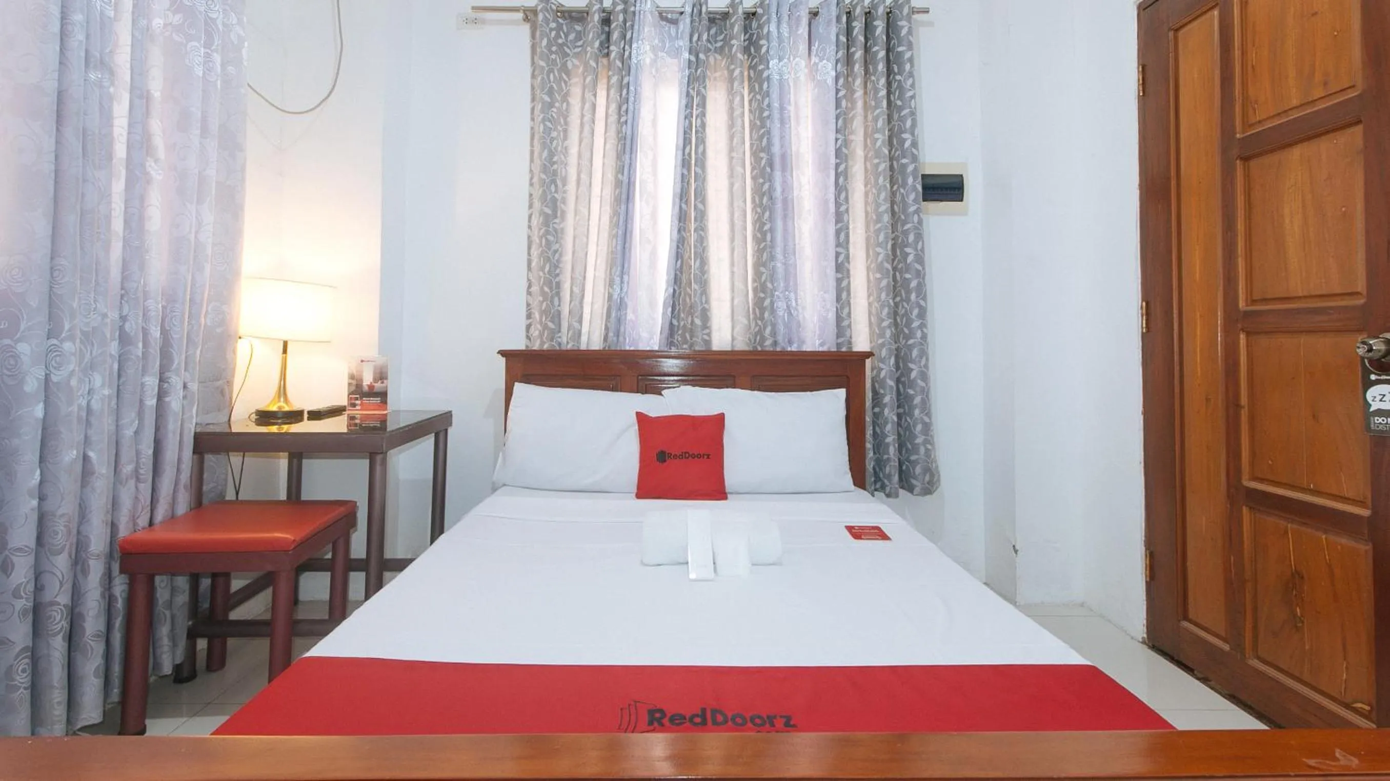 Bed in RedDoorz near LRT 2 Antipolo Station