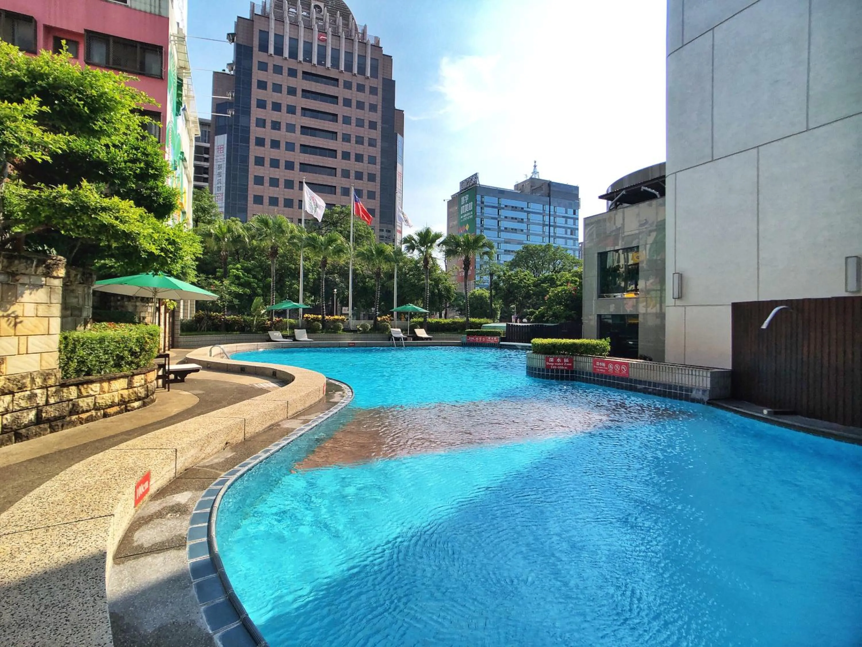 Swimming pool in Evergreen Laurel Hotel - Taichung