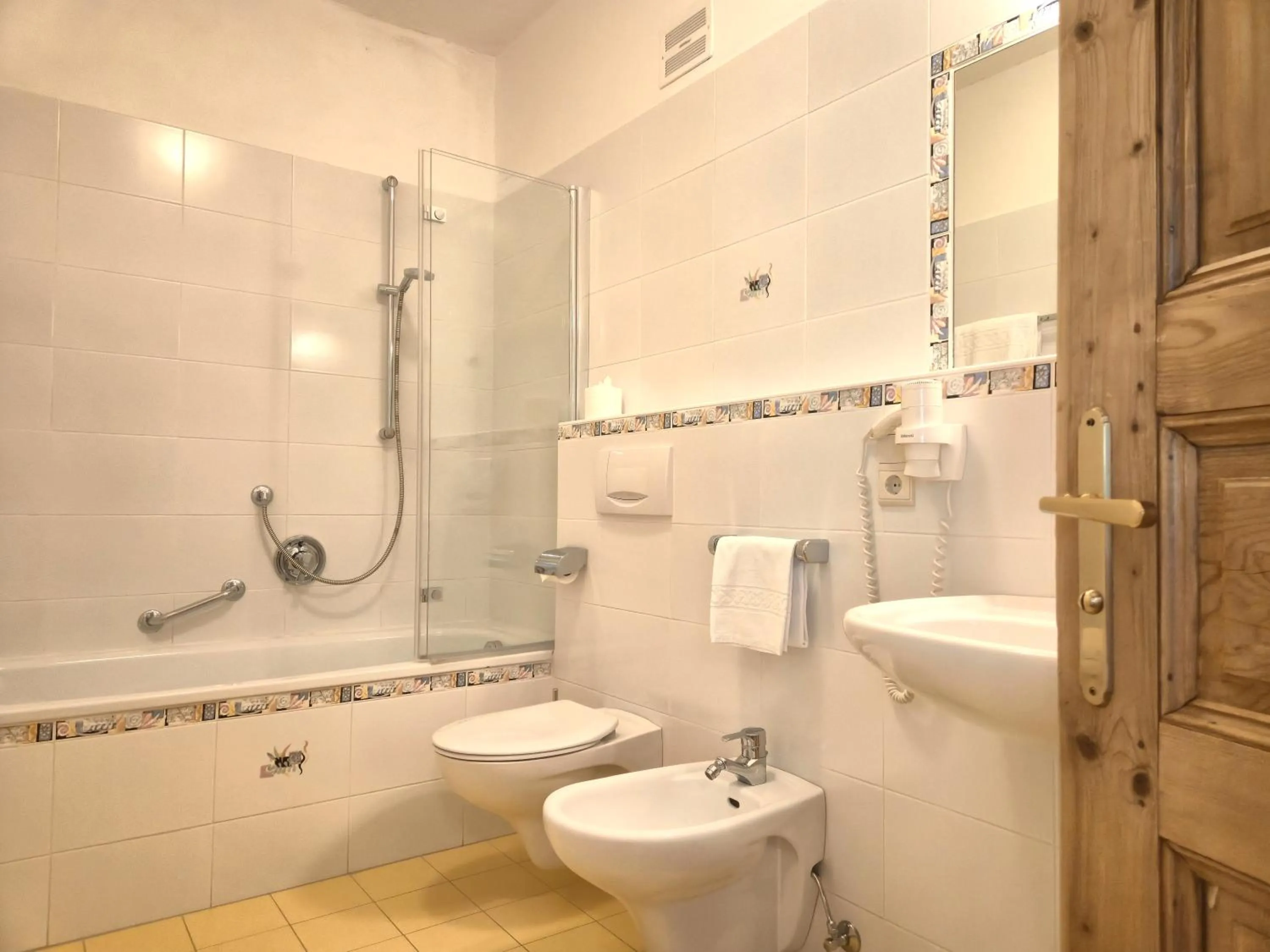 Bathroom in Residence Zum Theater