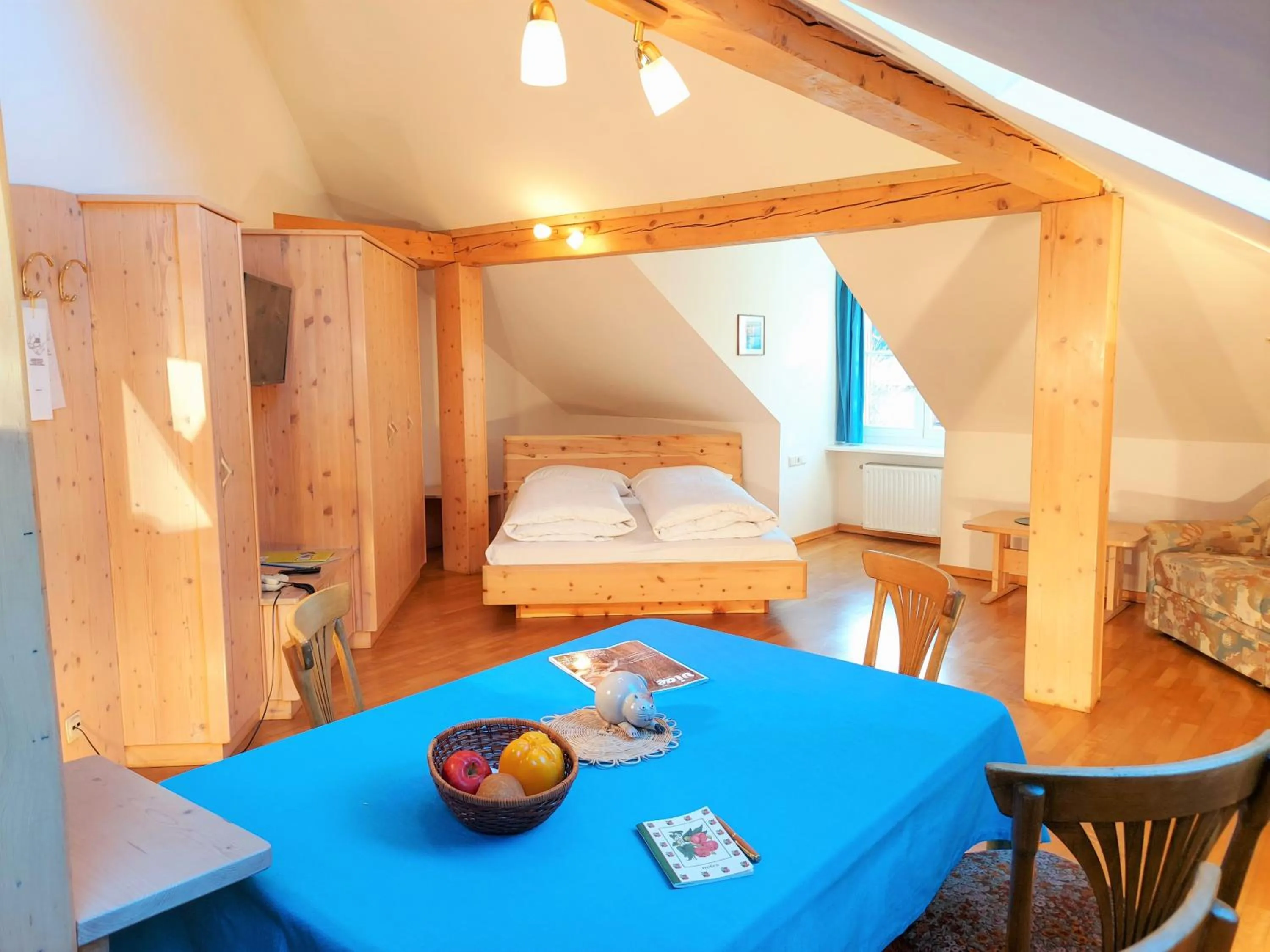 TV and multimedia, Bed in Residence Zum Theater