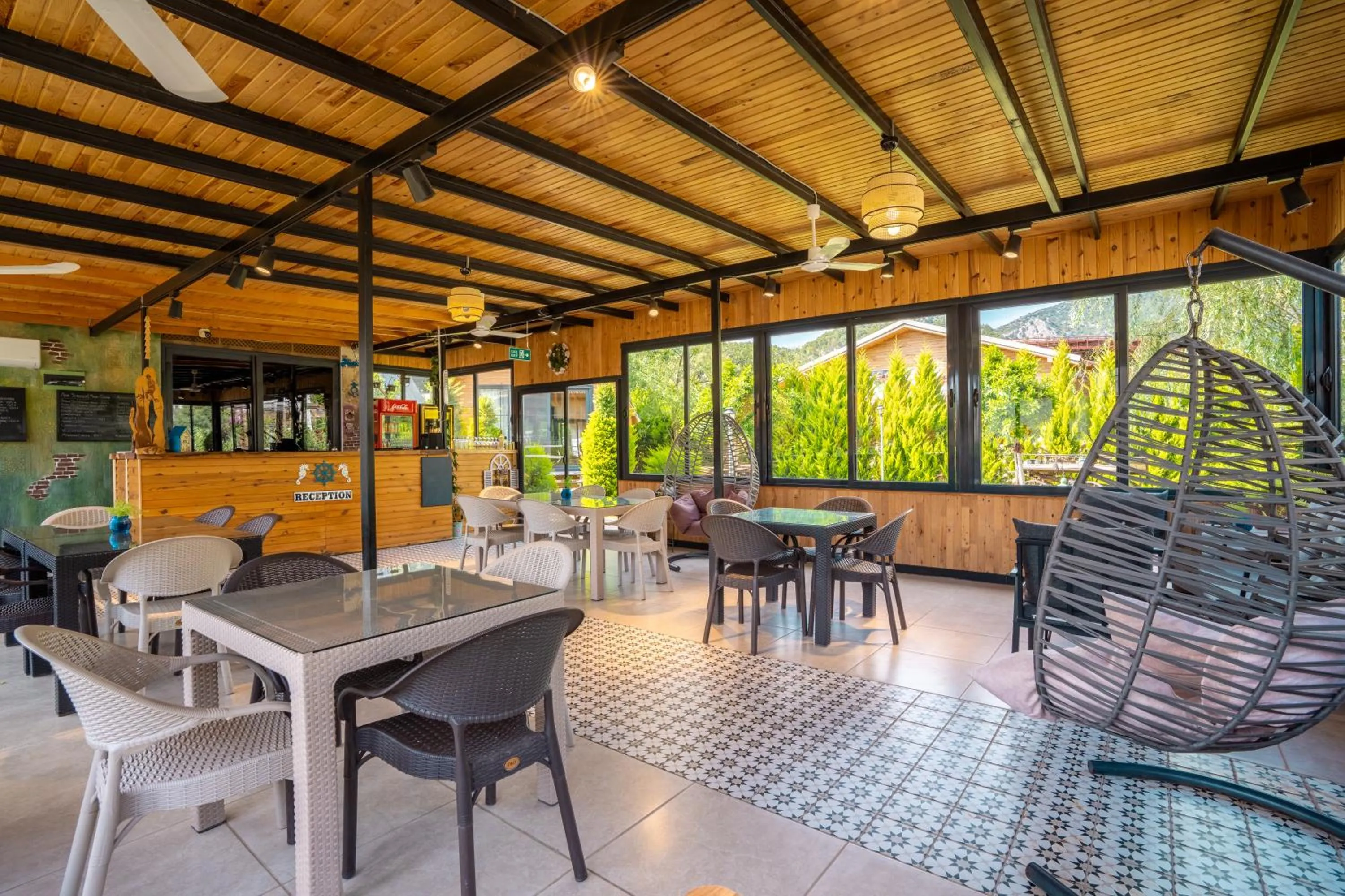 Restaurant/places to eat in Karaöz Sapphire Bungalows