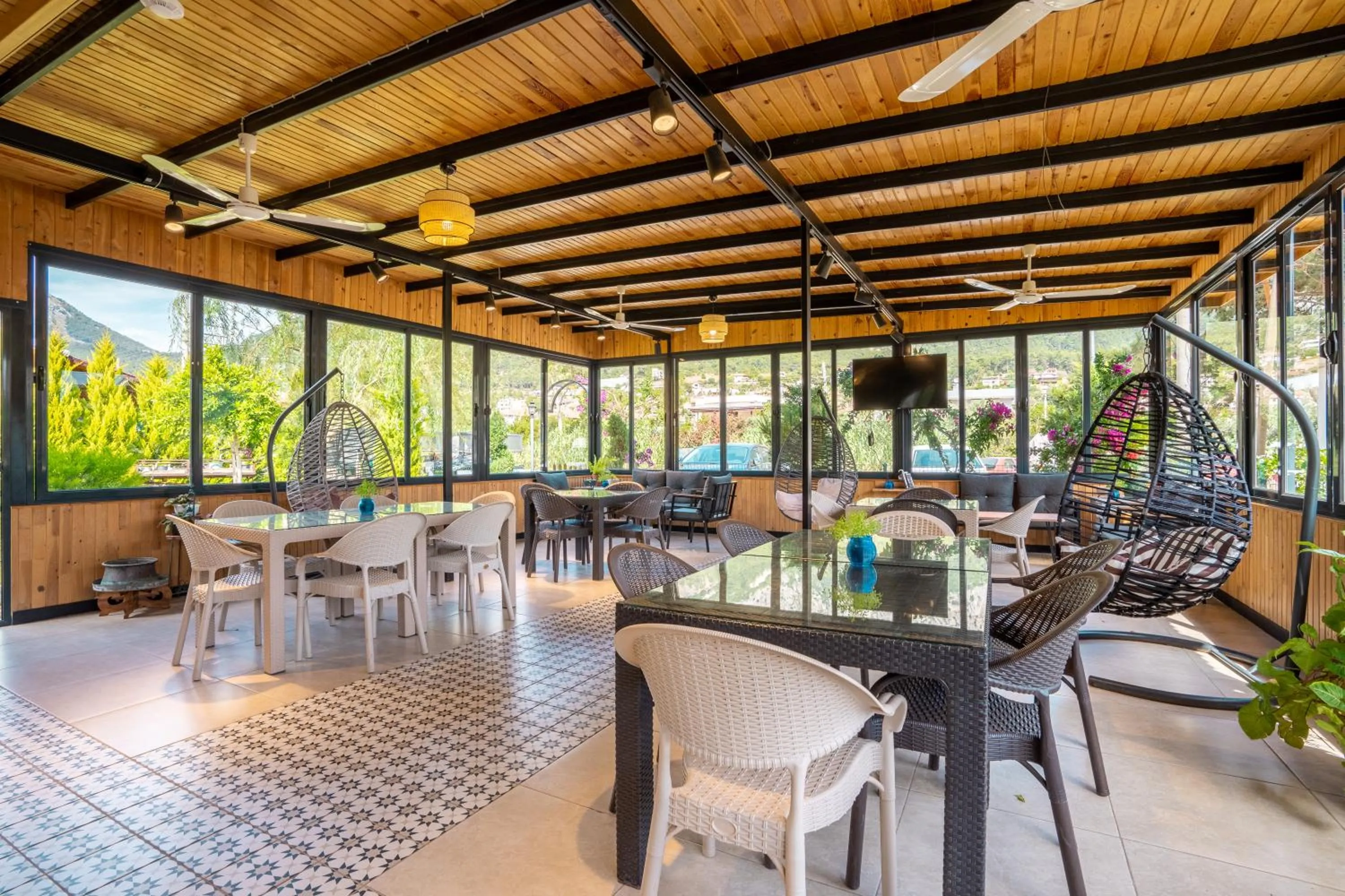 Restaurant/places to eat in Karaöz Sapphire Bungalows