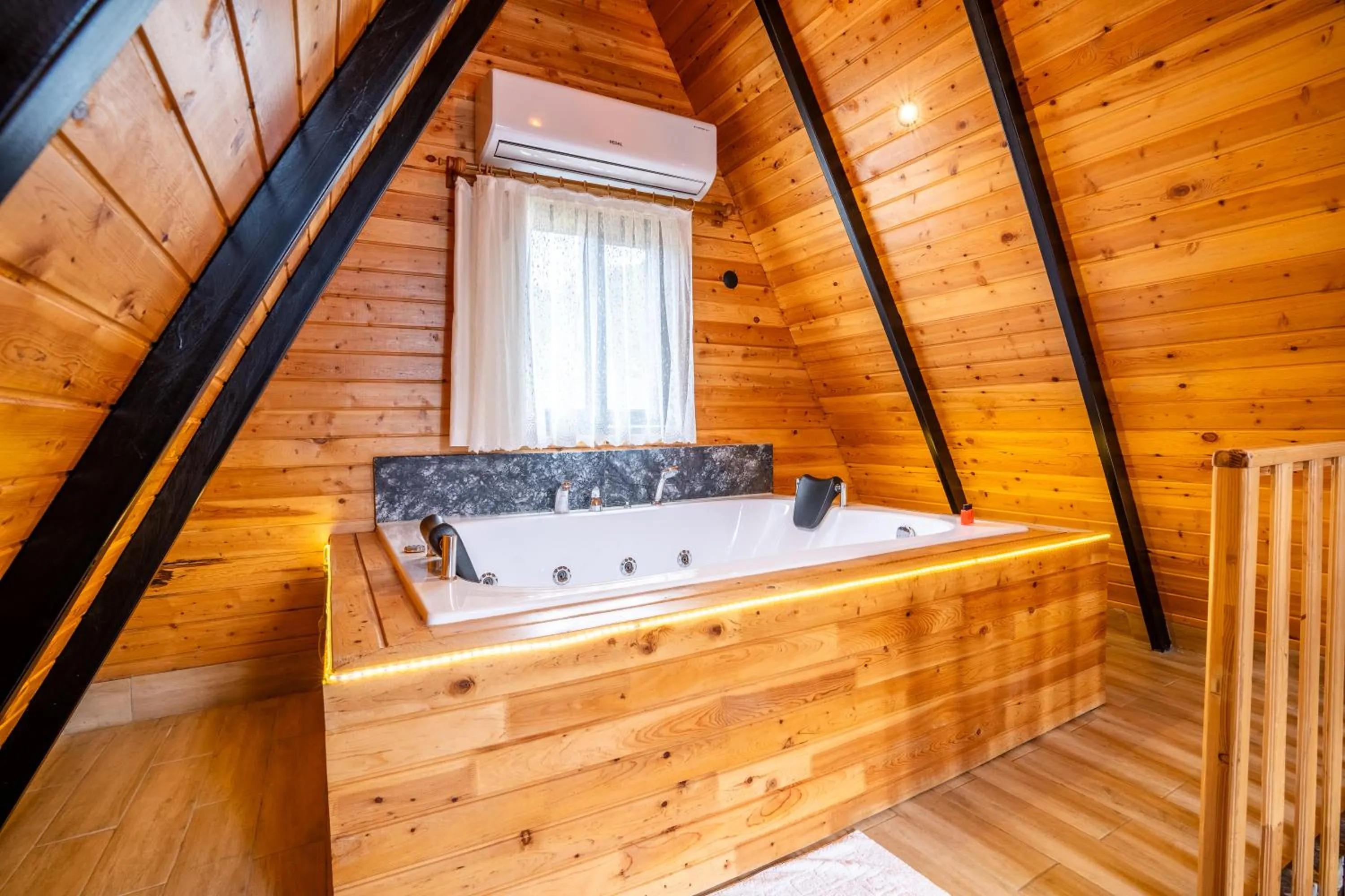 Hot Tub in Karaöz Sapphire Bungalows