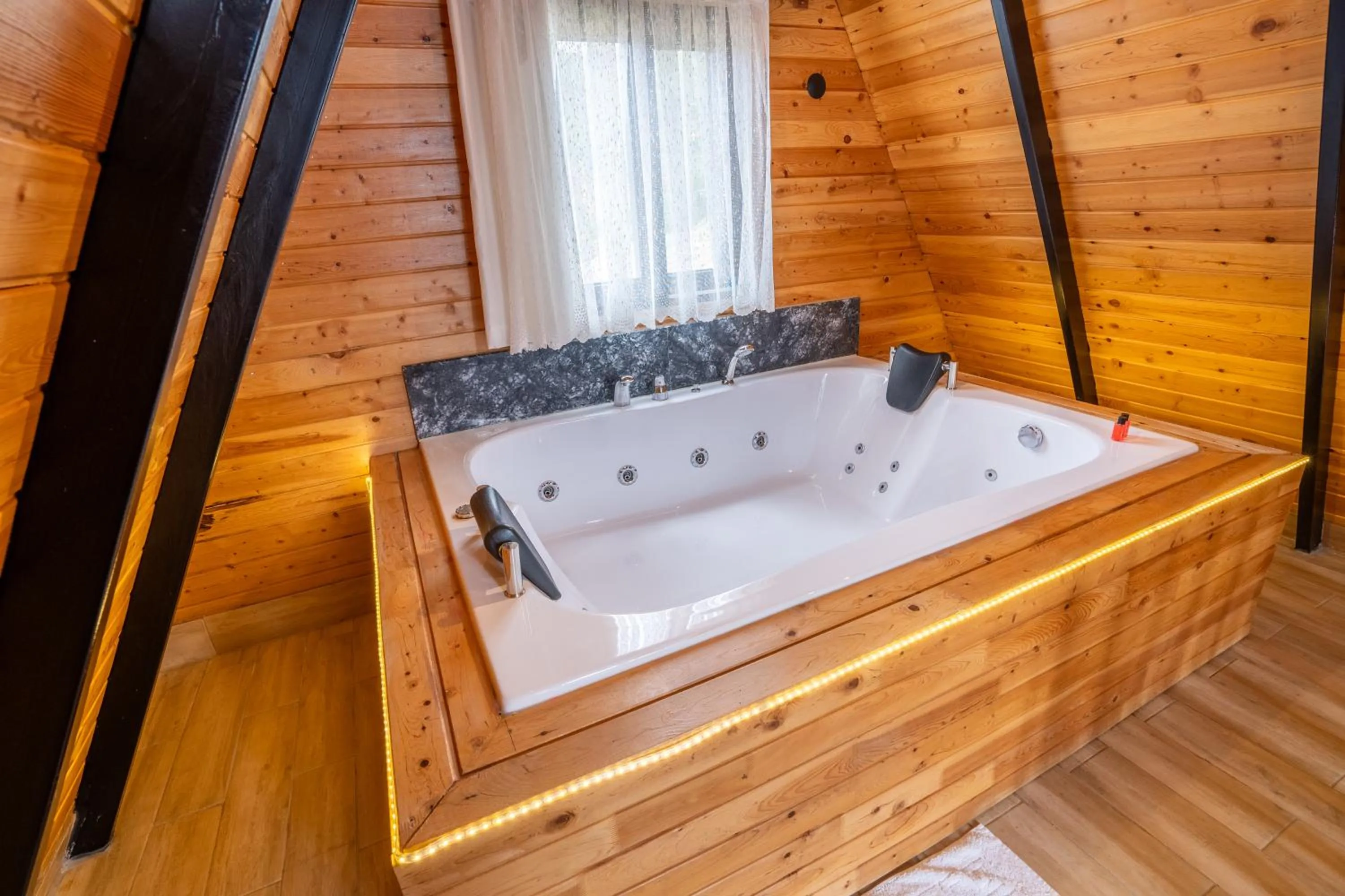 Hot Tub in Karaöz Sapphire Bungalows