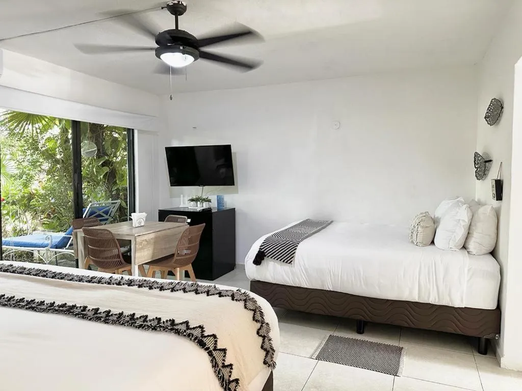 Photo of the whole room, Bed in Sole & Mare by Andiani Travel