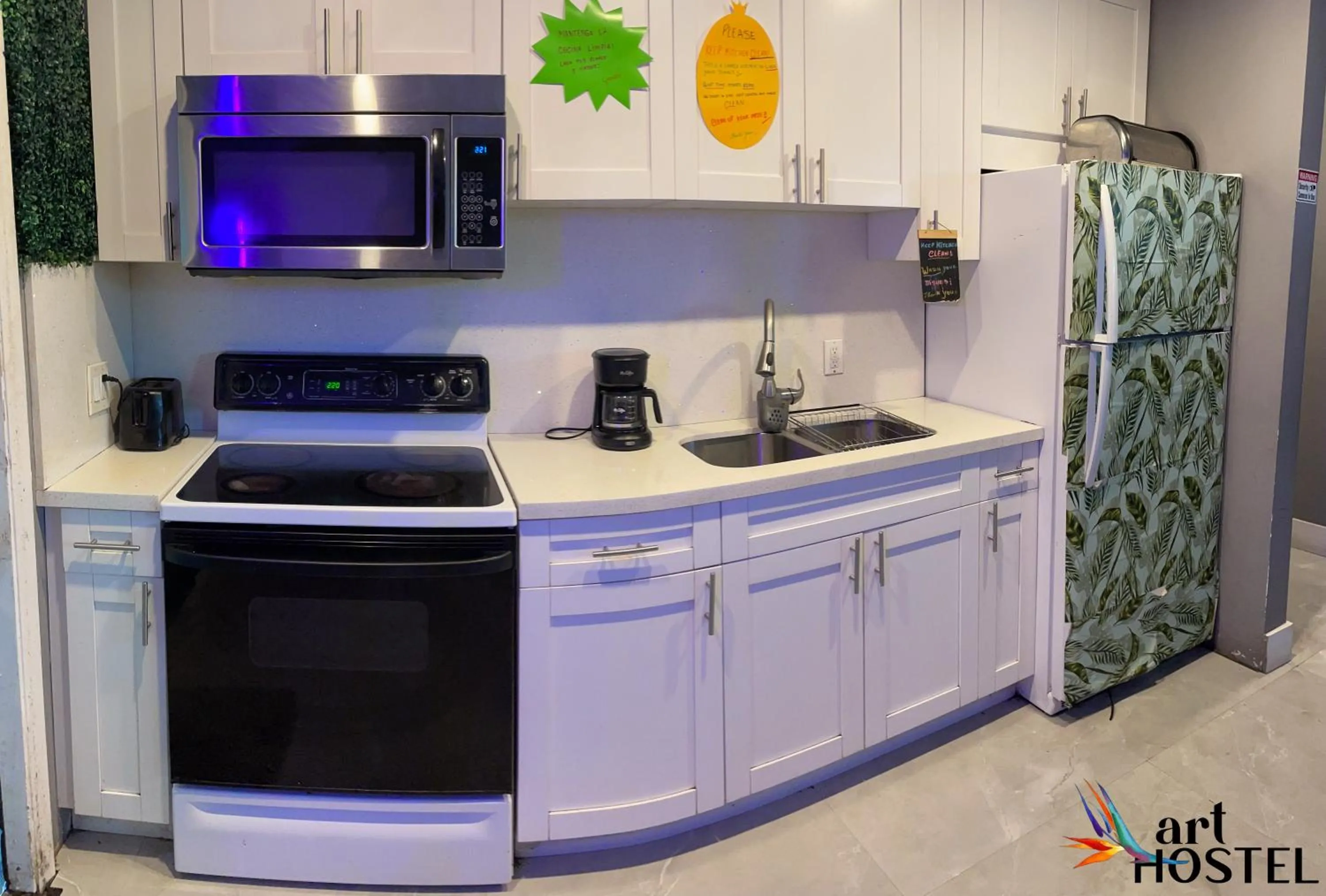 Kitchen or kitchenette in Art Graffiti