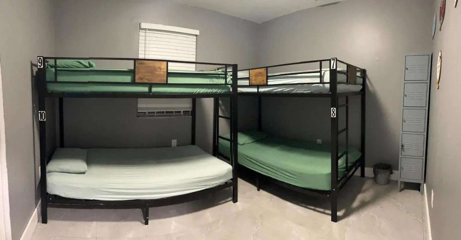 Bed in 4-Bed Mixed Dormitory Room in Art Graffiti Bed in 4-Bed Mixed Dormitory Room in Art Graffiti