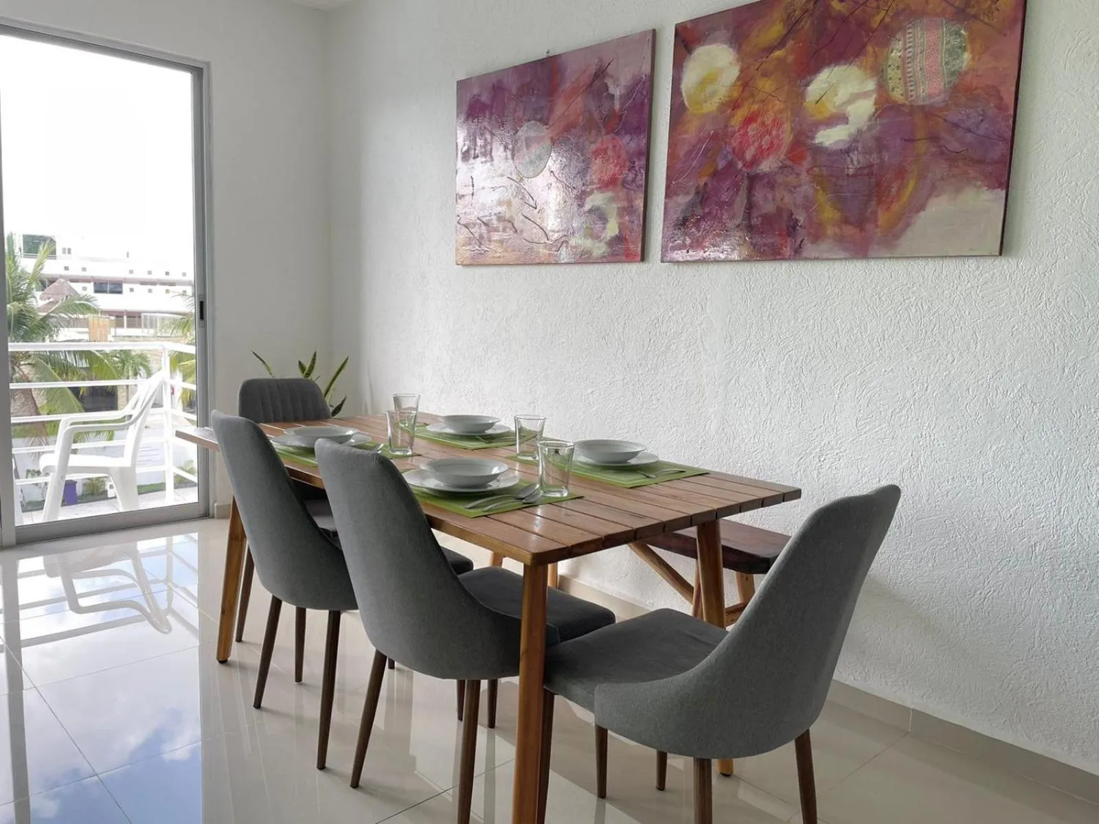 Living room in Yikal Suites by Andiani Travel