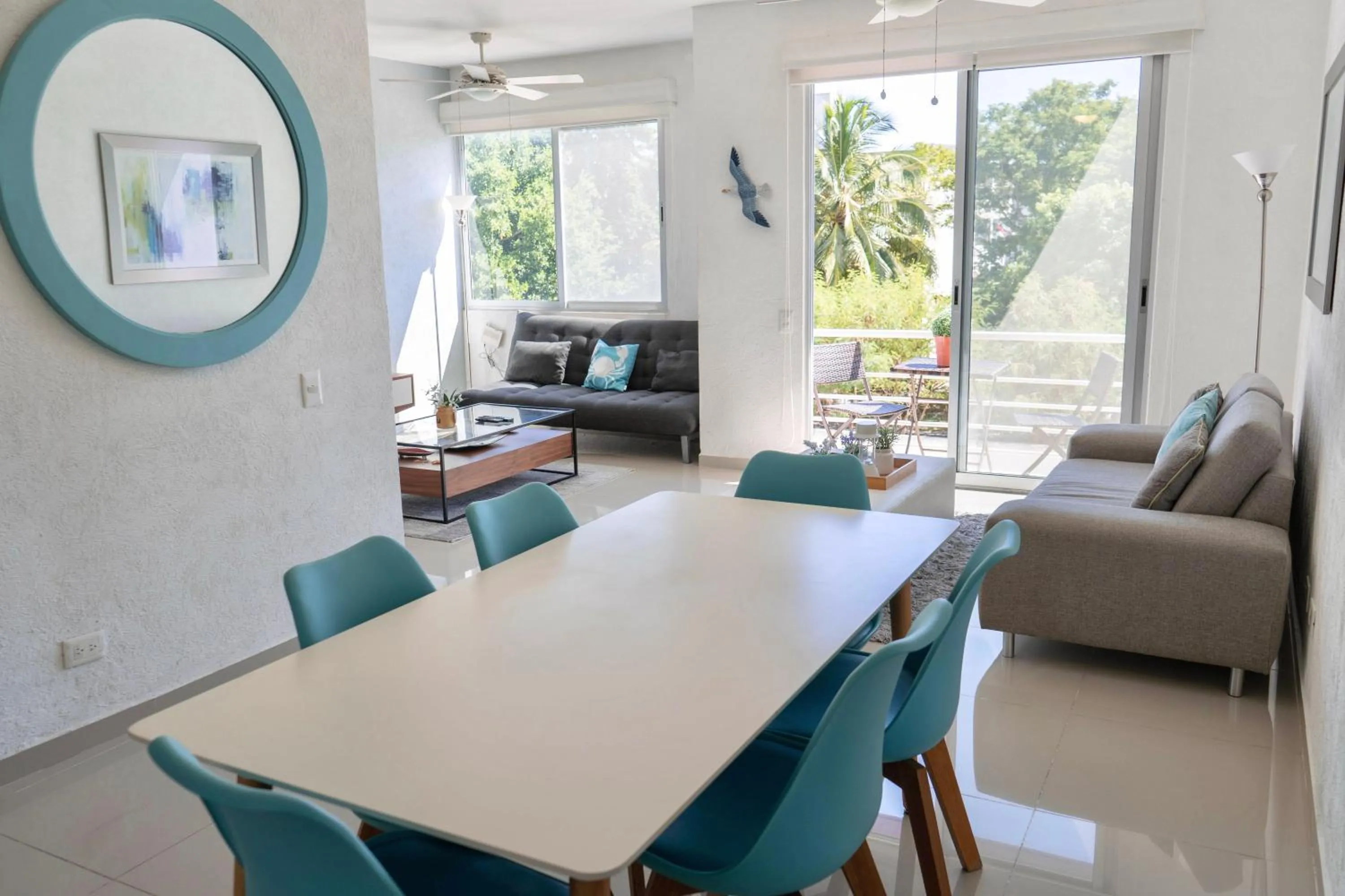 Living room in Yikal Suites by Andiani Travel