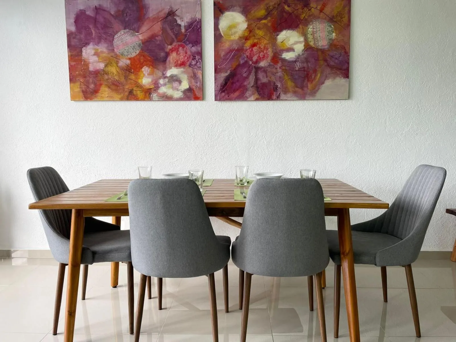 Living room in Yikal Suites by Andiani Travel