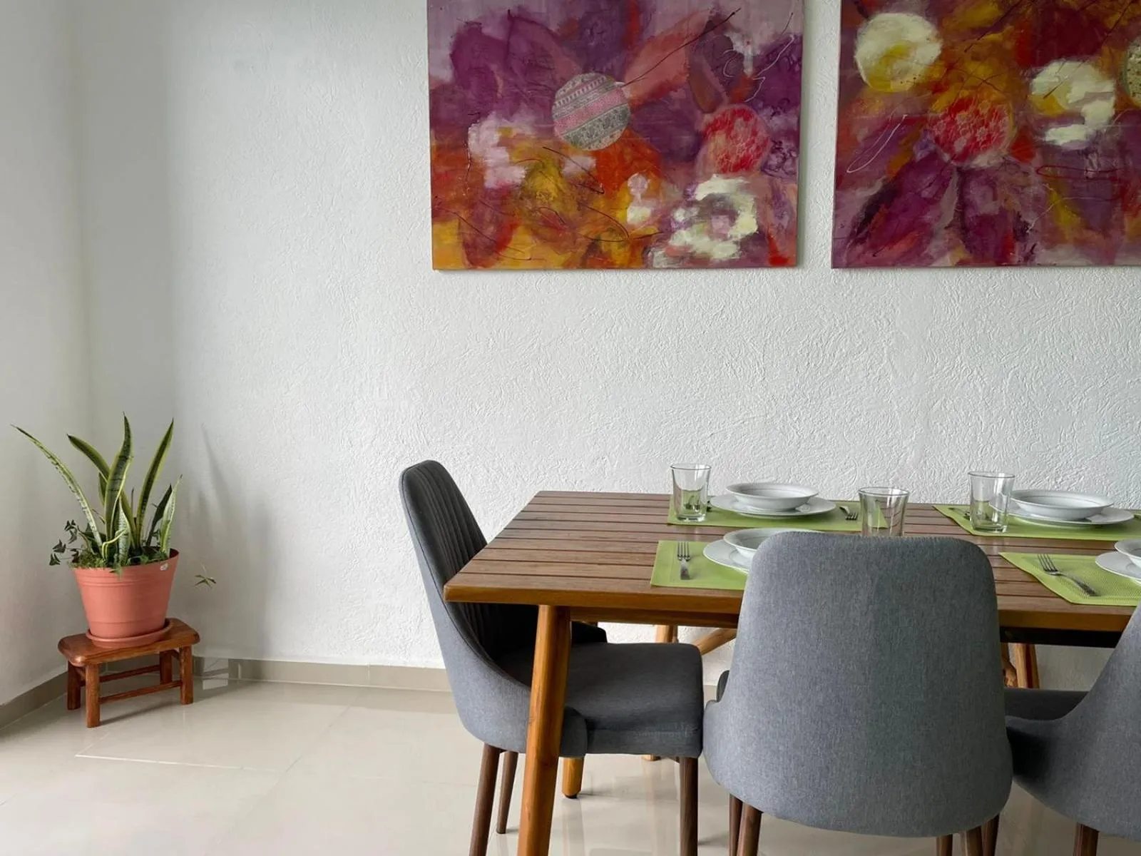 Living room in Yikal Suites by Andiani Travel