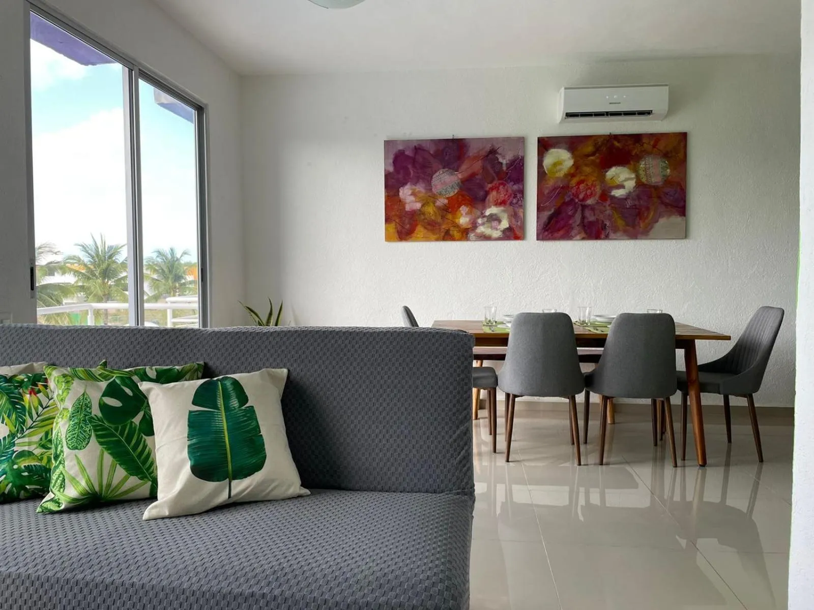 Living room in Yikal Suites by Andiani Travel