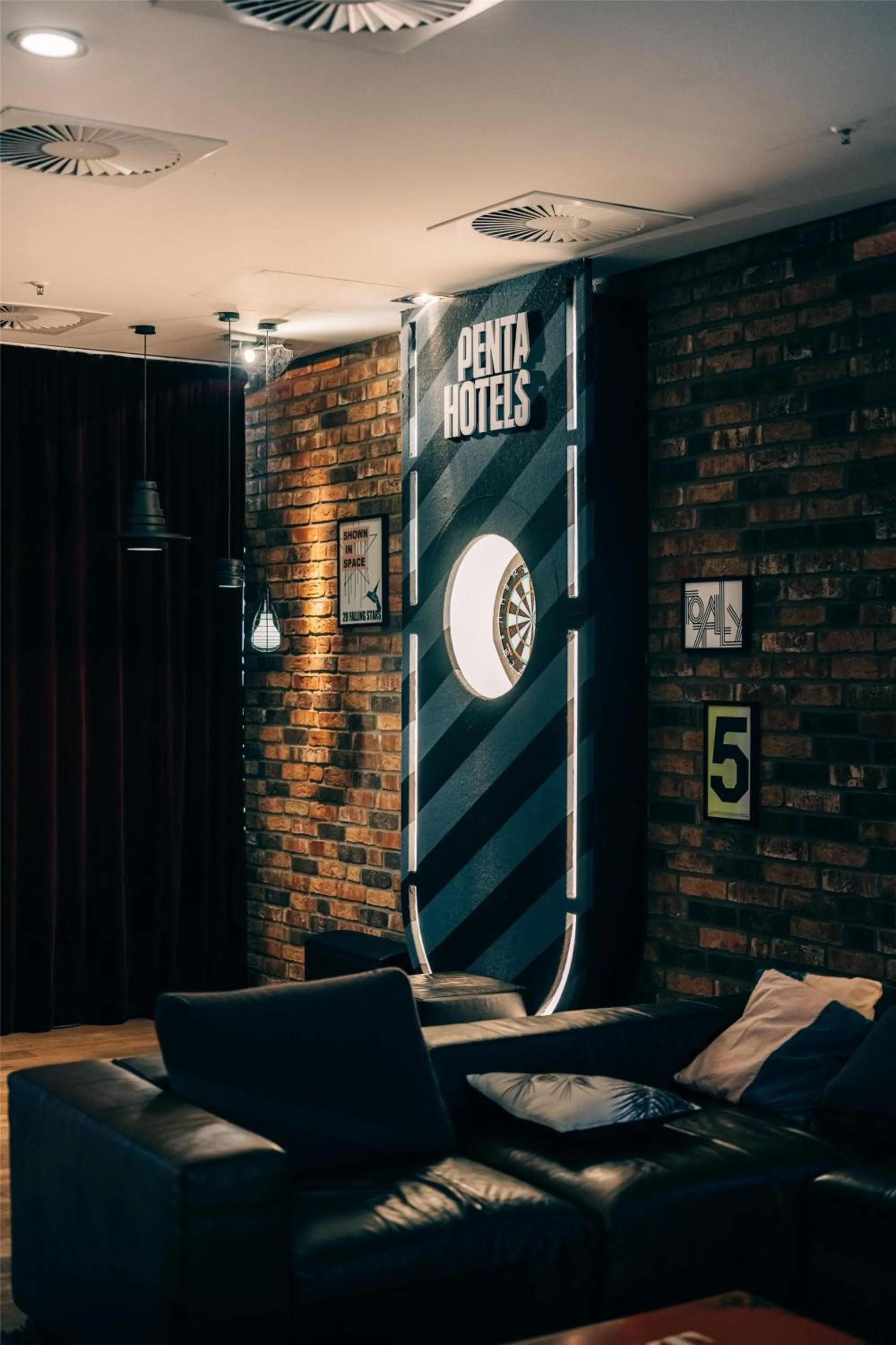 Lounge or bar in Pentahotel Leipzig