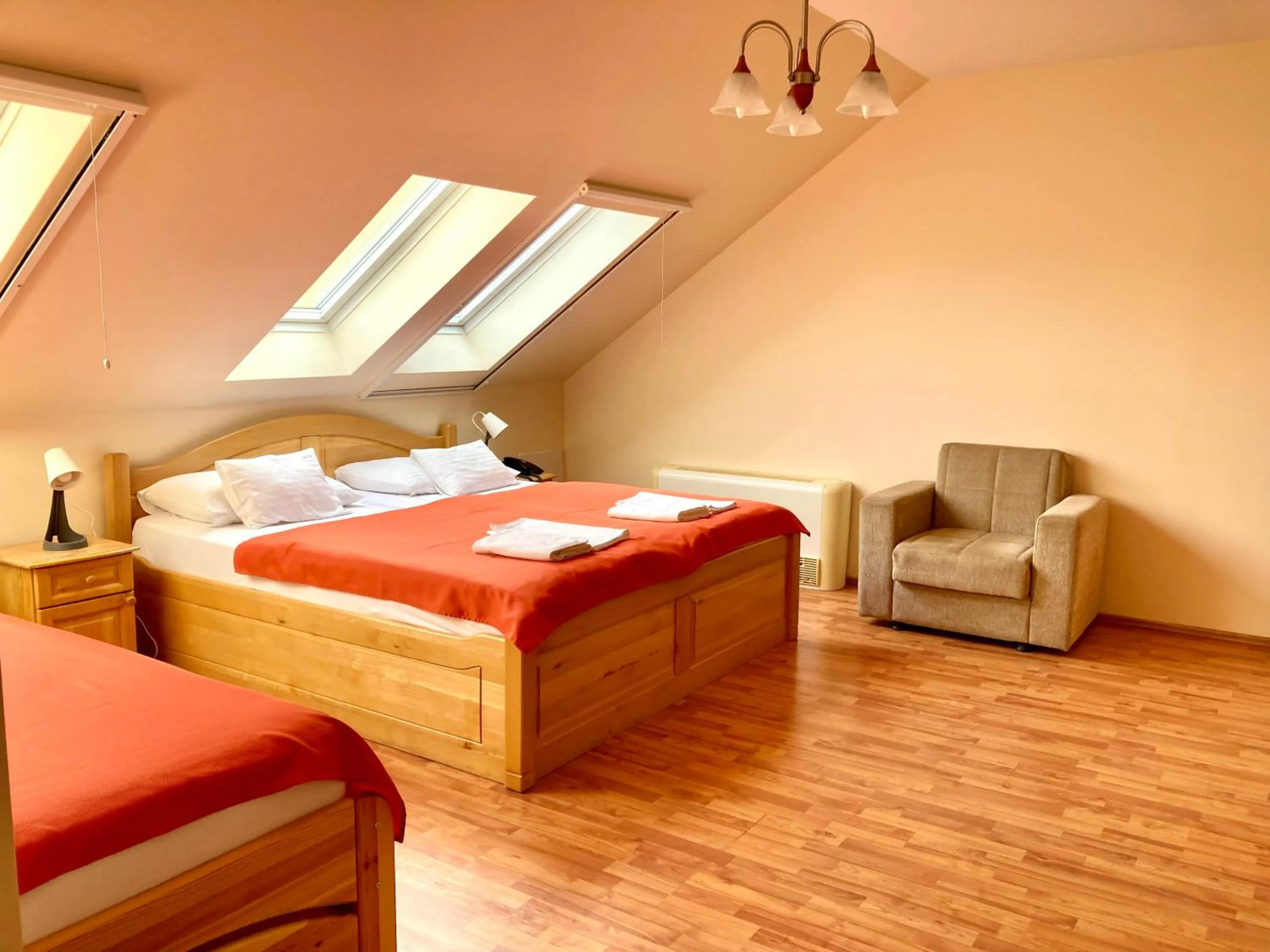 Bedroom, Bed in Hét Vezér Apartmanhotel