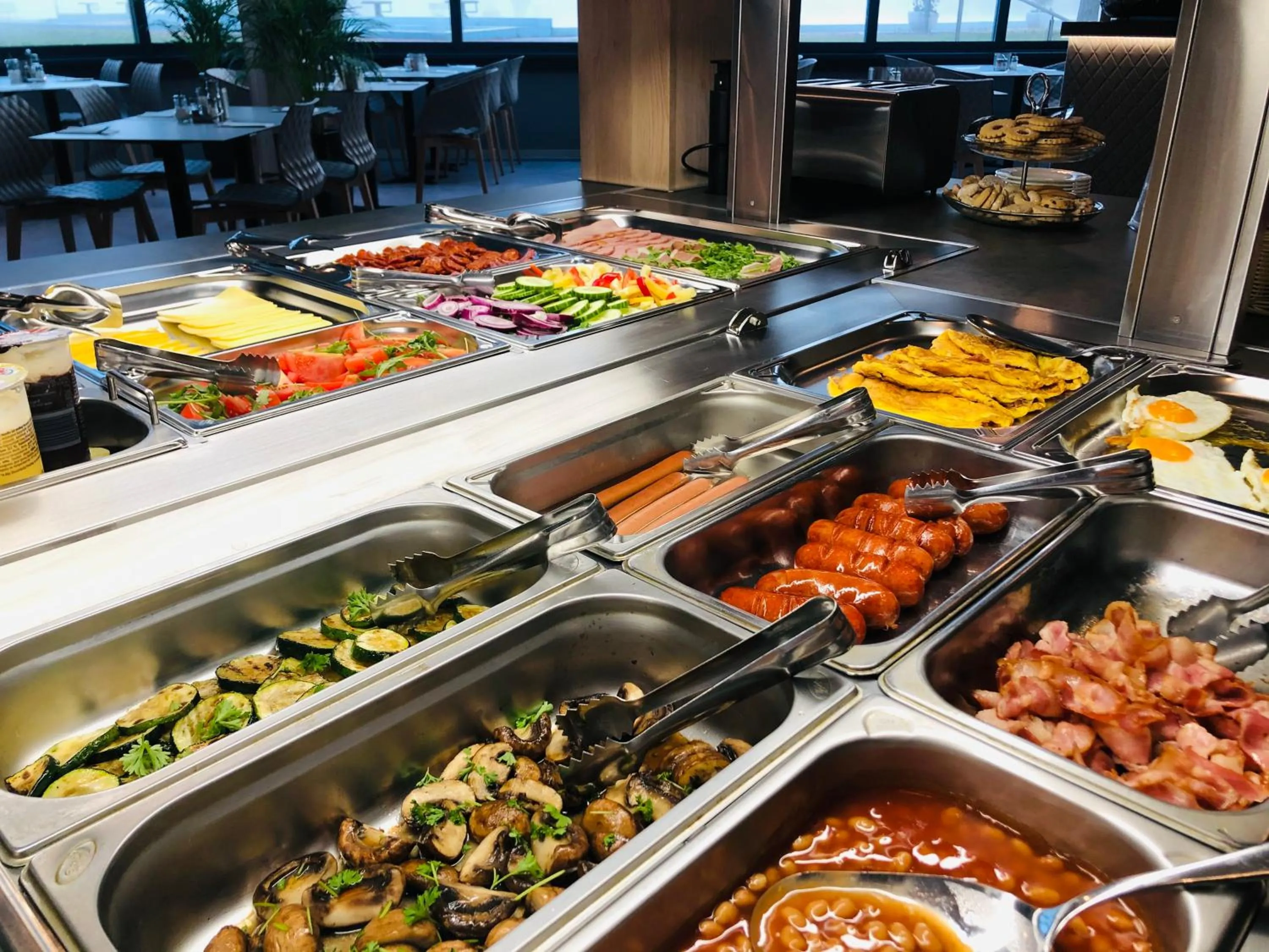 Buffet breakfast in Hét Vezér Apartmanhotel