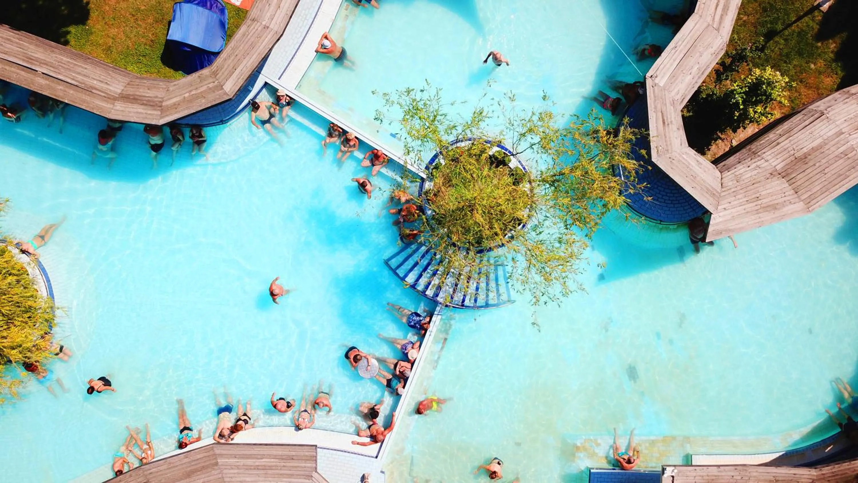 Hot Spring Bath in Hét Vezér Apartmanhotel