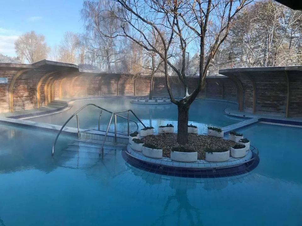 Hot Spring Bath in Hét Vezér Apartmanhotel