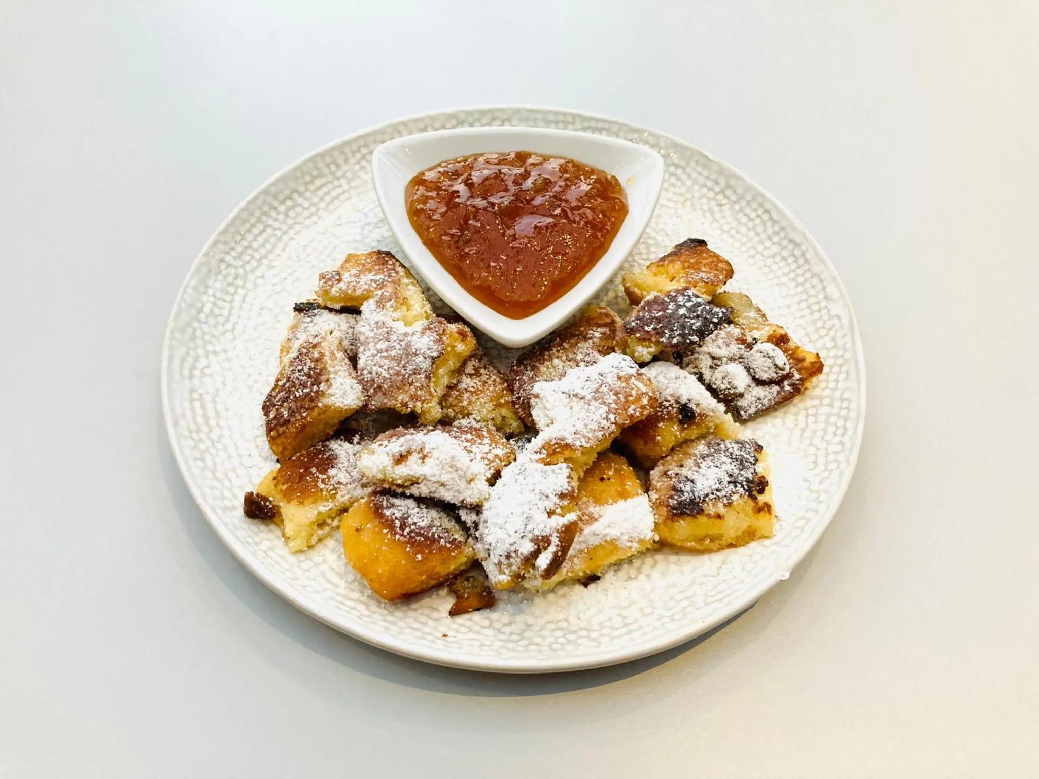 Restaurant/places to eat in Hét Vezér Apartmanhotel