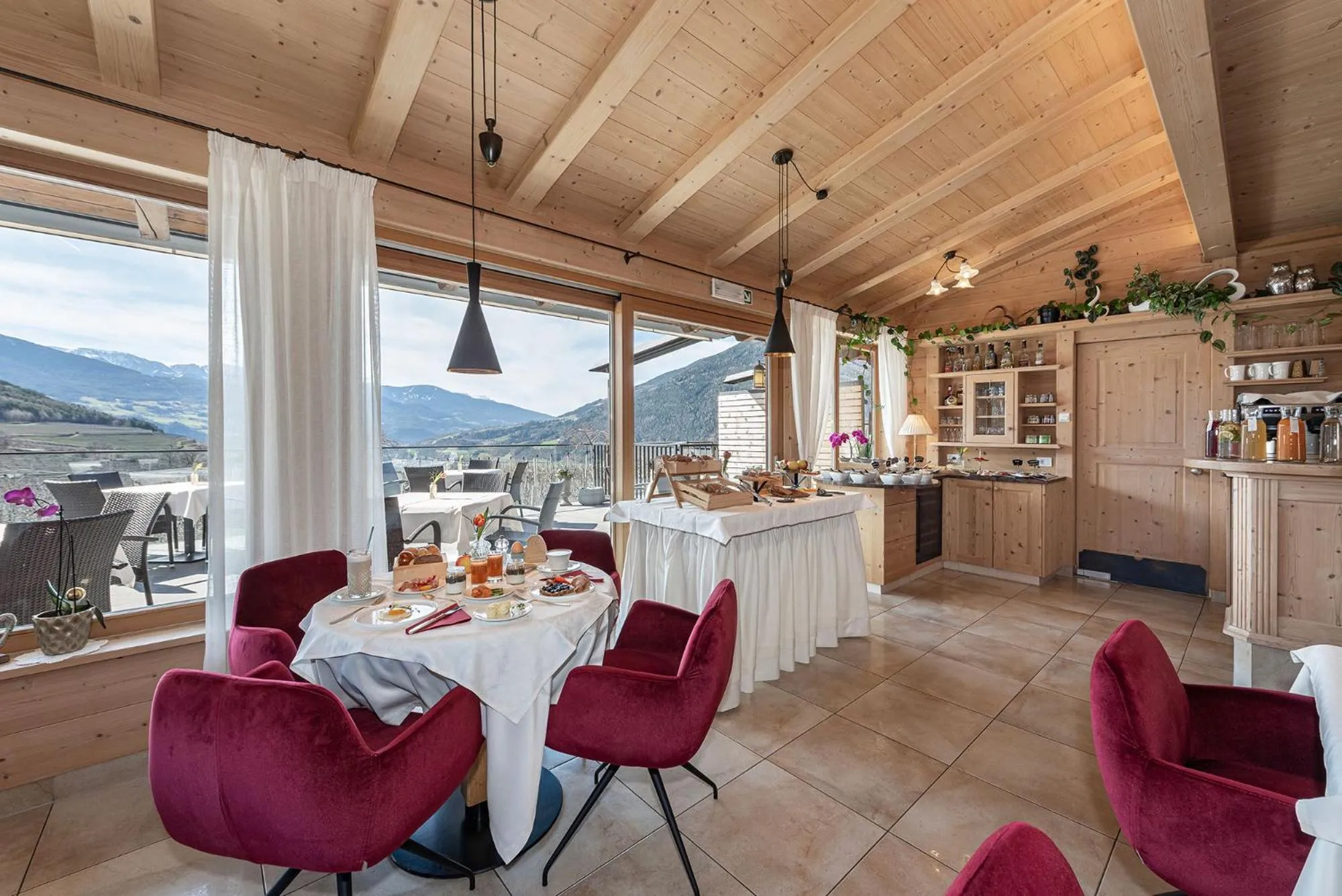 Breakfast in Tirolerhof - panoramic apartments