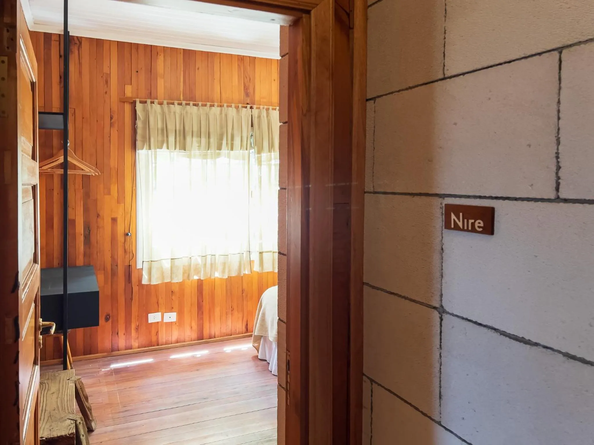 wardrobe in Wesley House Hosteria Boutique