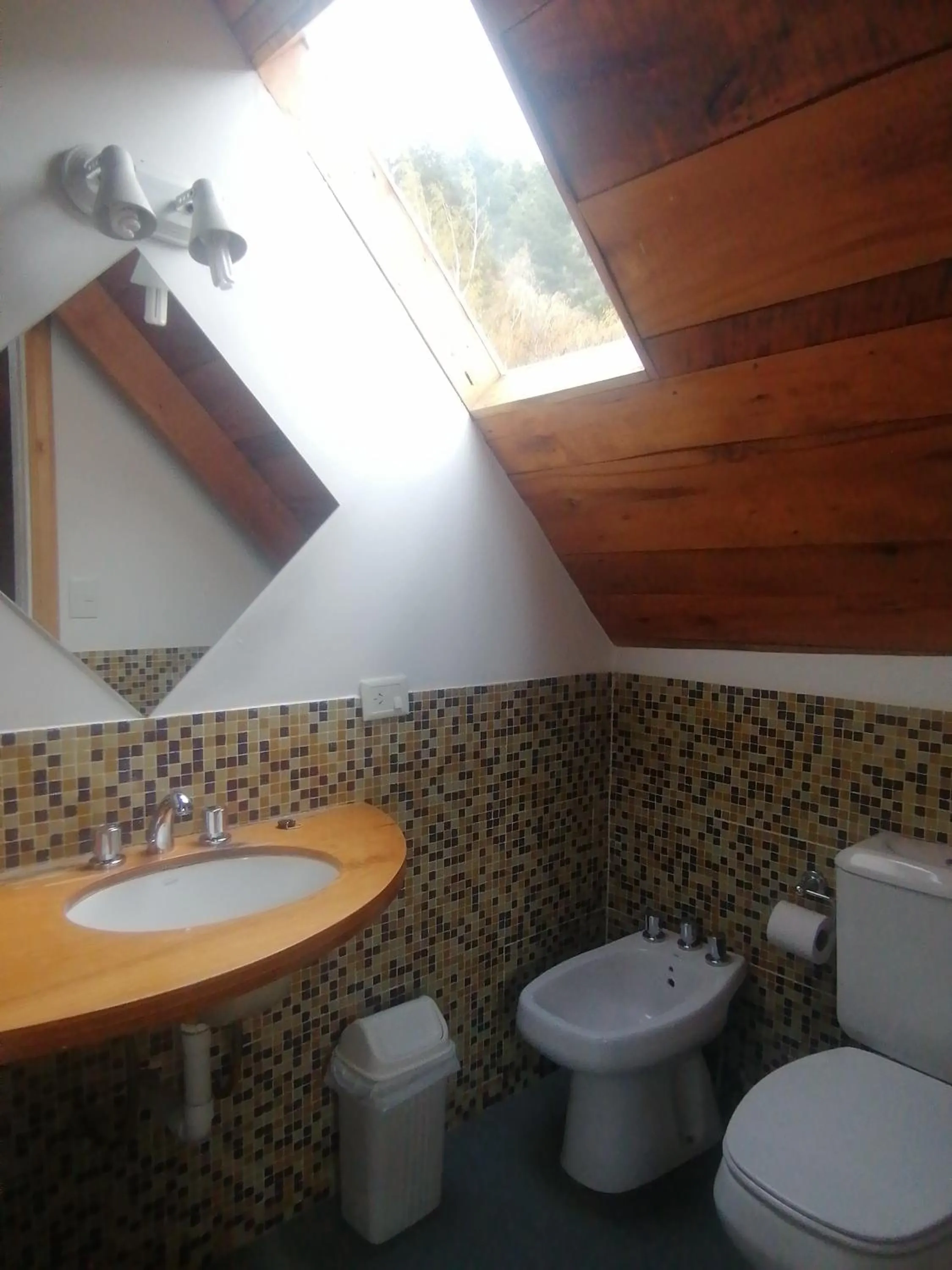 Toilet in Wesley House Hosteria Boutique