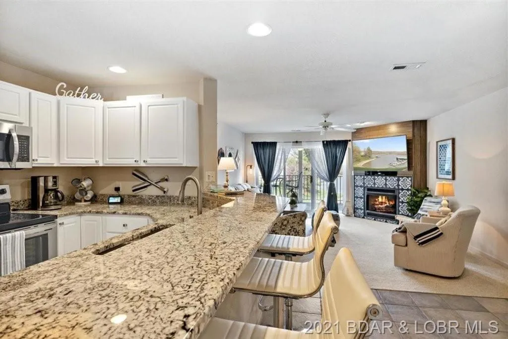 kitchen in Family Fun Lakefront Condo at Parkview Bay