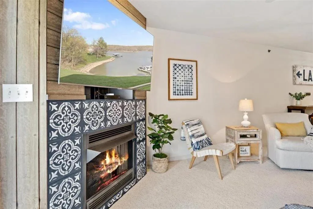 Living room in Family Fun Lakefront Condo at Parkview Bay