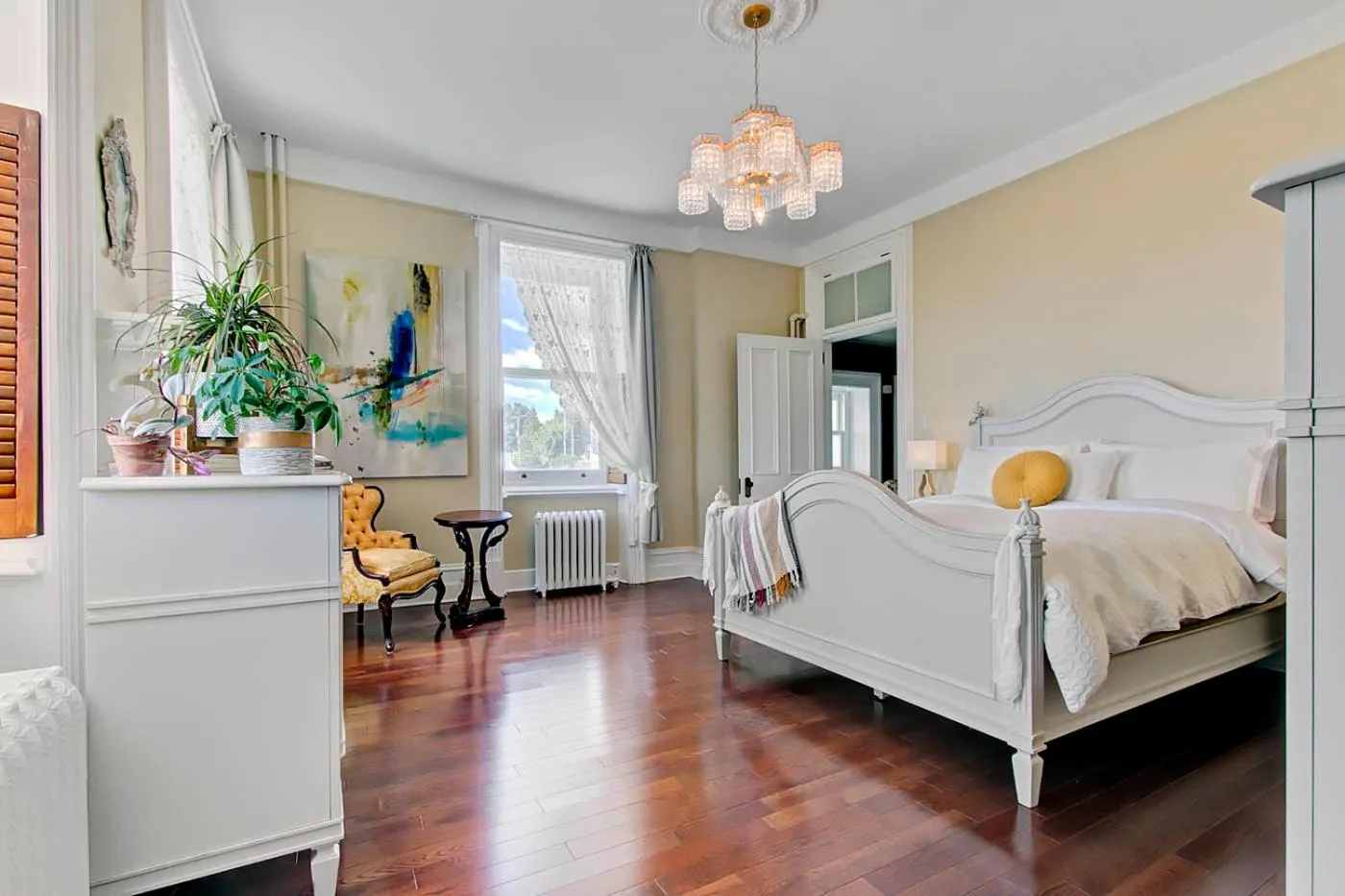 Bedroom, Bed in La Demeure du Capitaine