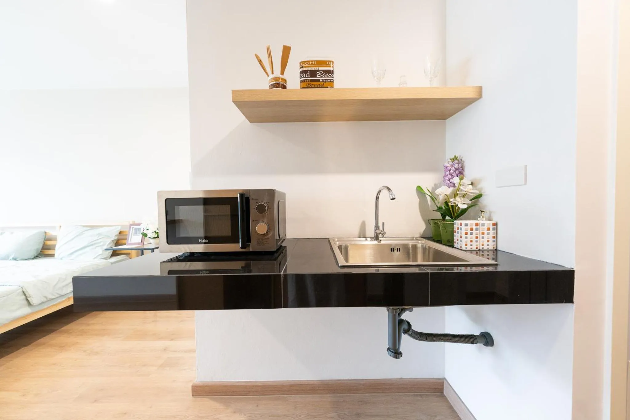 Bed in L.A. Tower Hotel