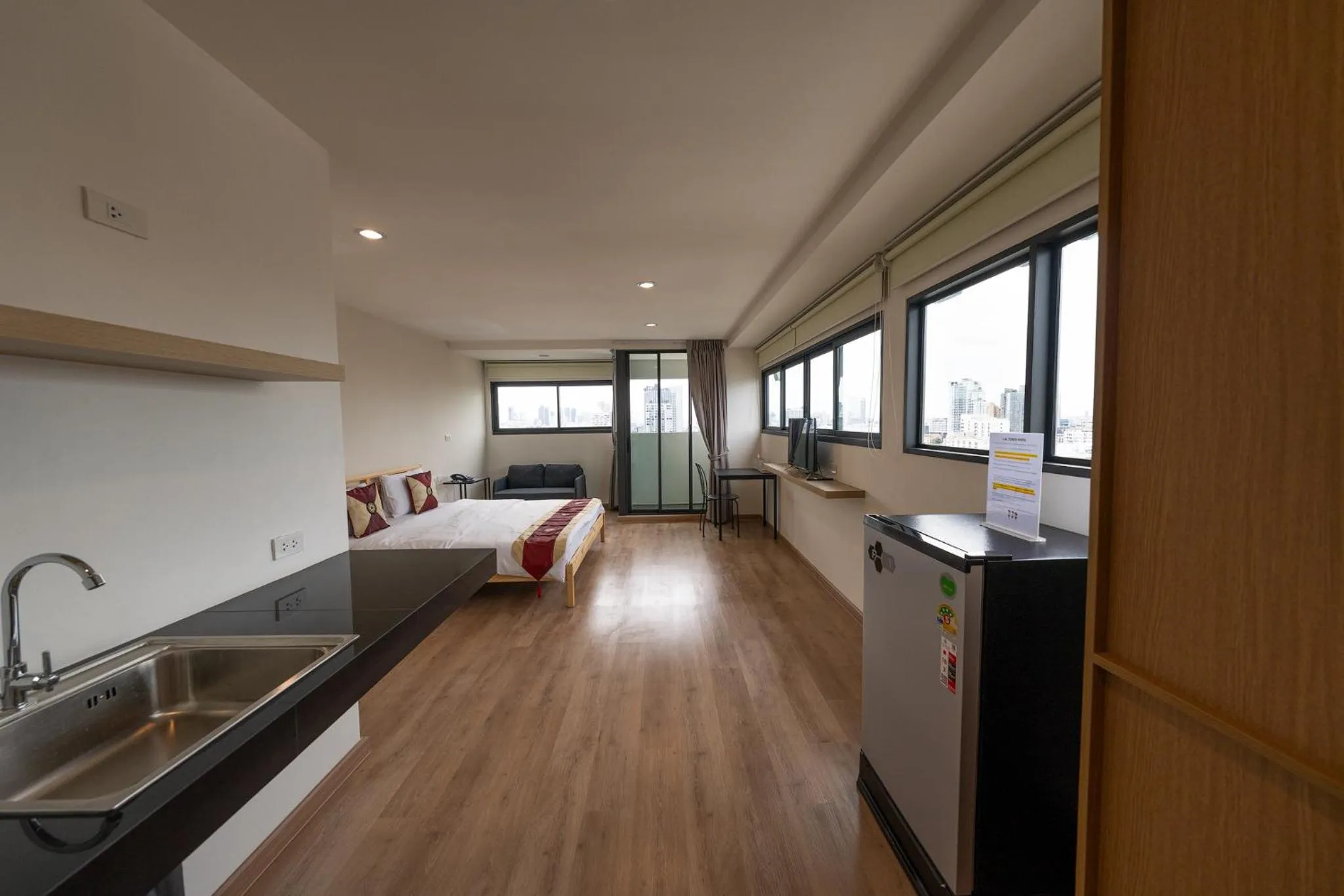 Photo of the whole room in L.A. Tower Hotel