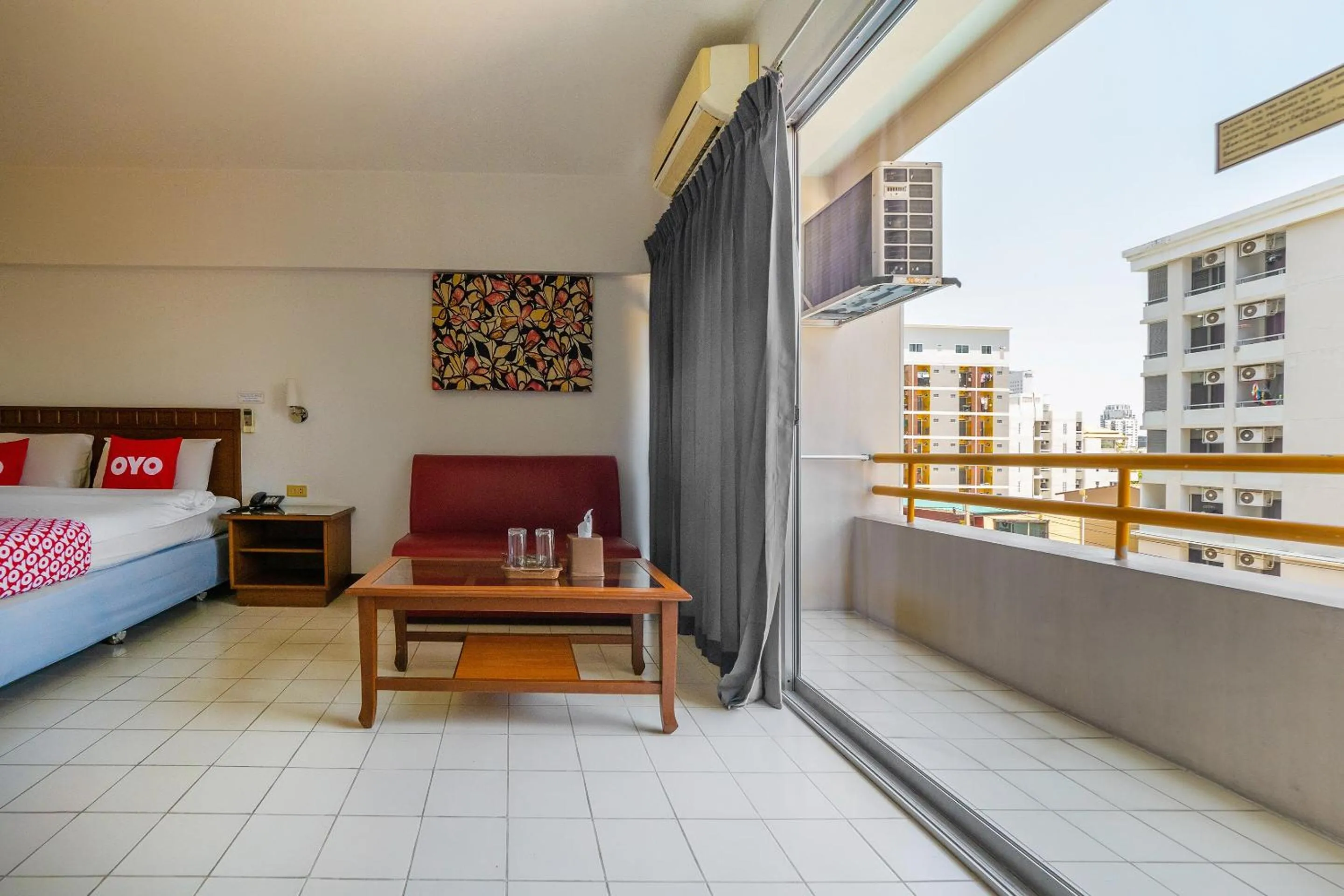 Bedroom, Bed in L.A. Tower Hotel