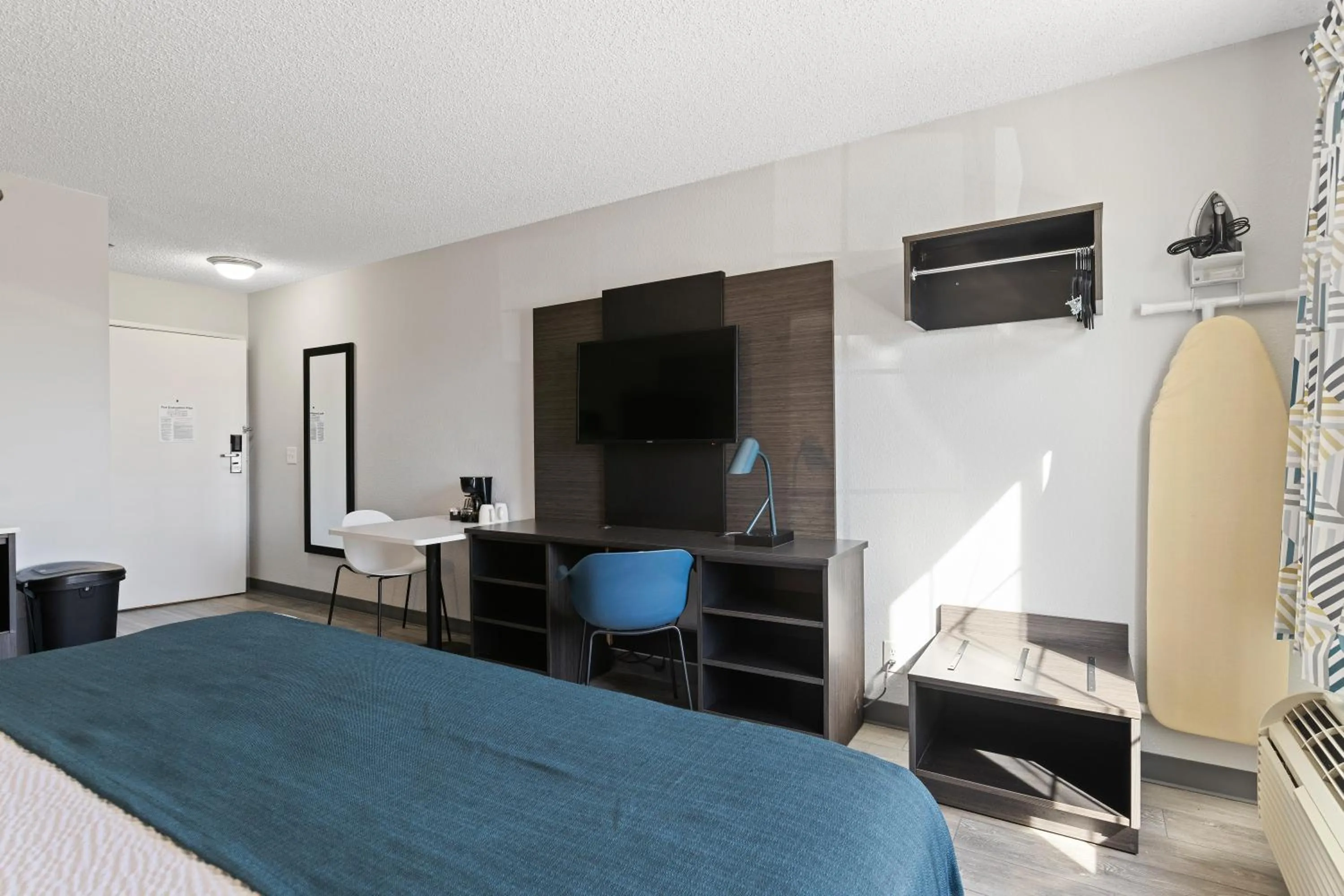 Bed in Studio 6 Tucson, AZ - North