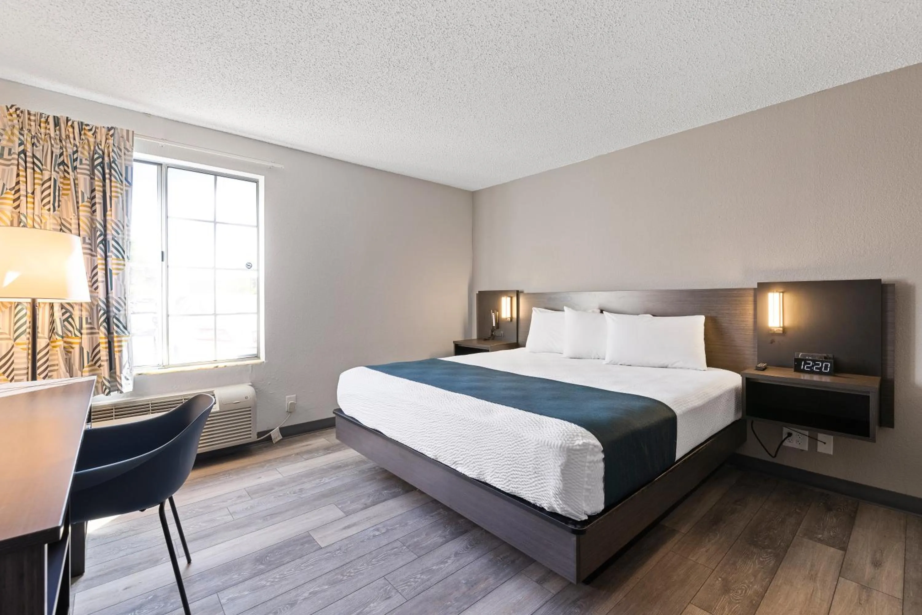 Bed in Studio 6 Tucson, AZ - North