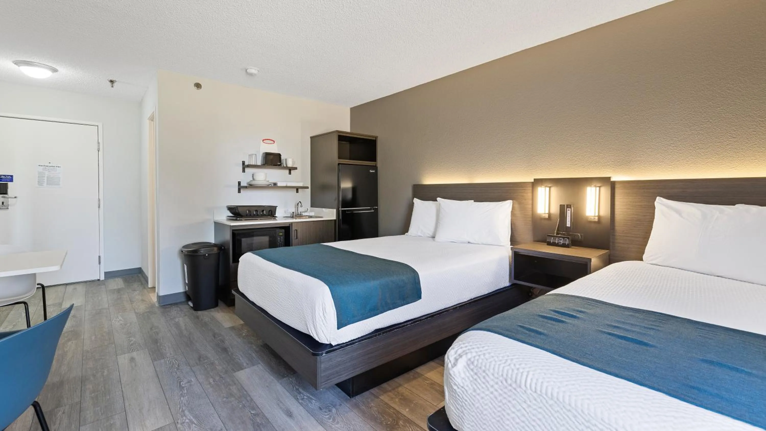 Kitchen or kitchenette, Bed in Studio 6 Tucson, AZ - North