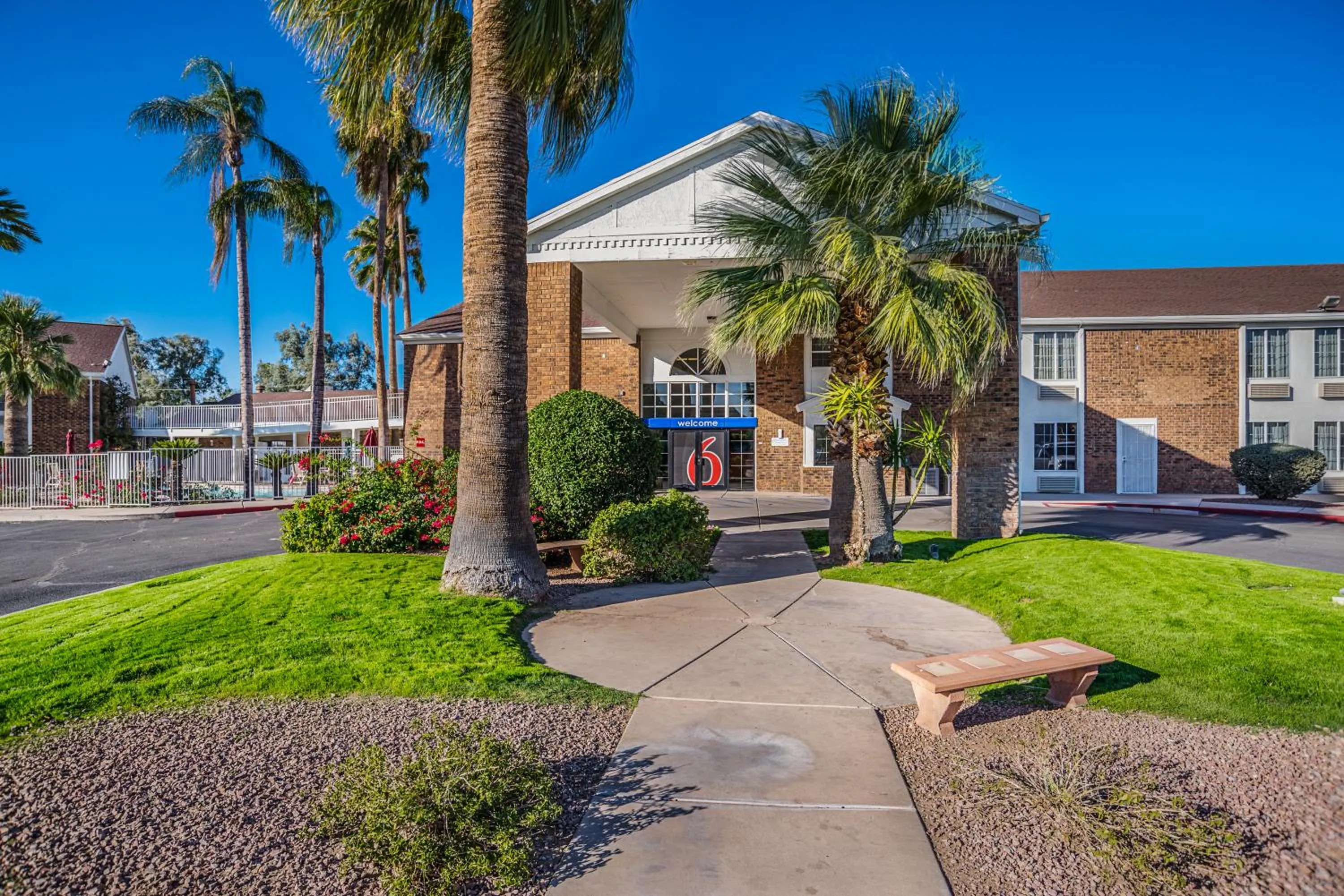 Property building in Studio 6 Tucson, AZ - North