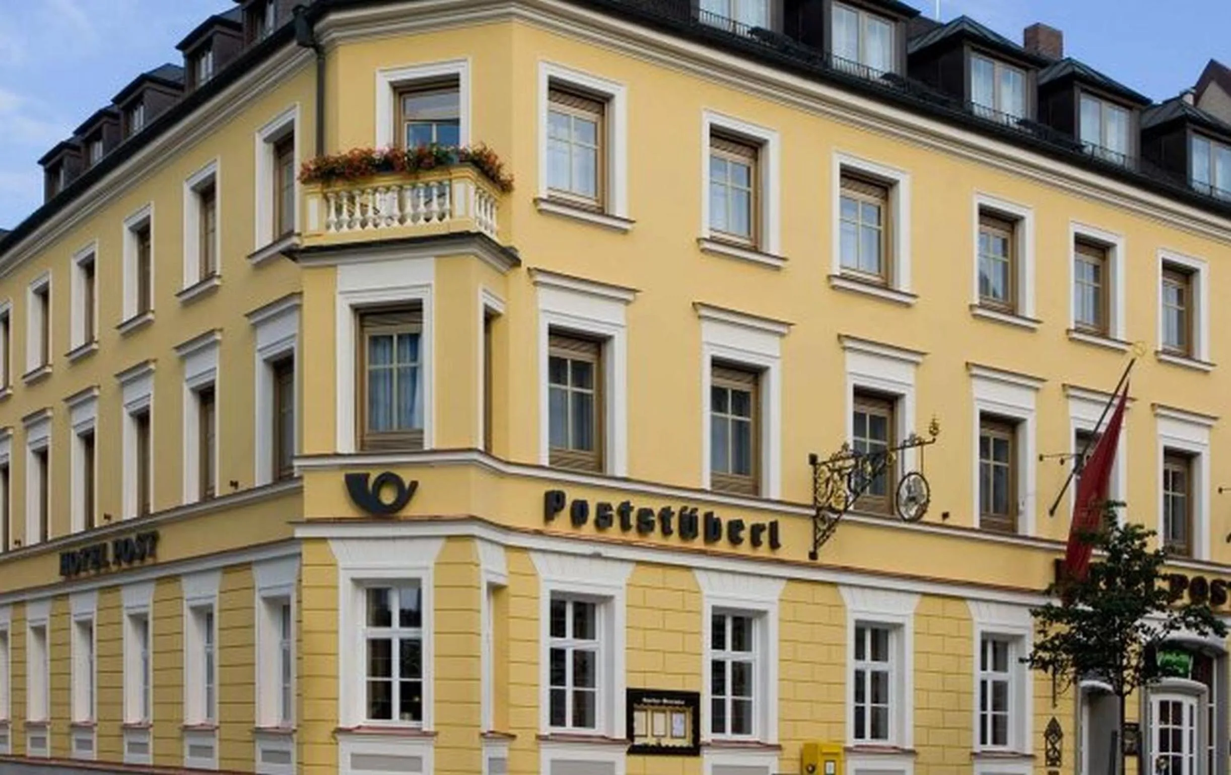 Property building in Romantik Hotel zur Post