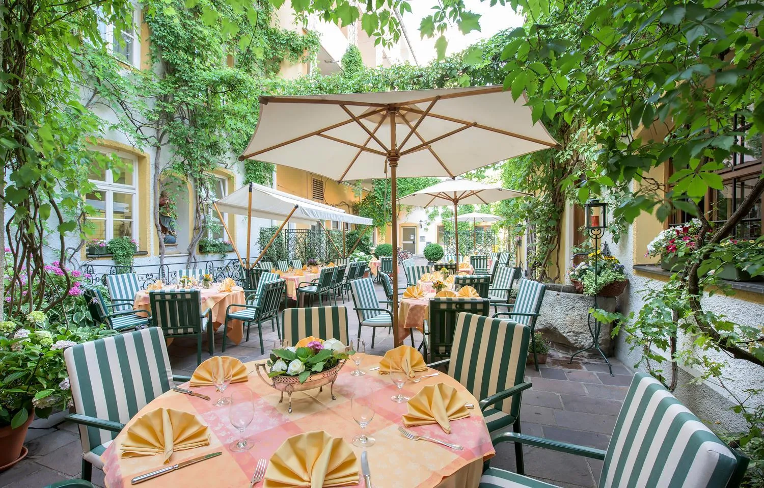 Patio in Romantik Hotel zur Post