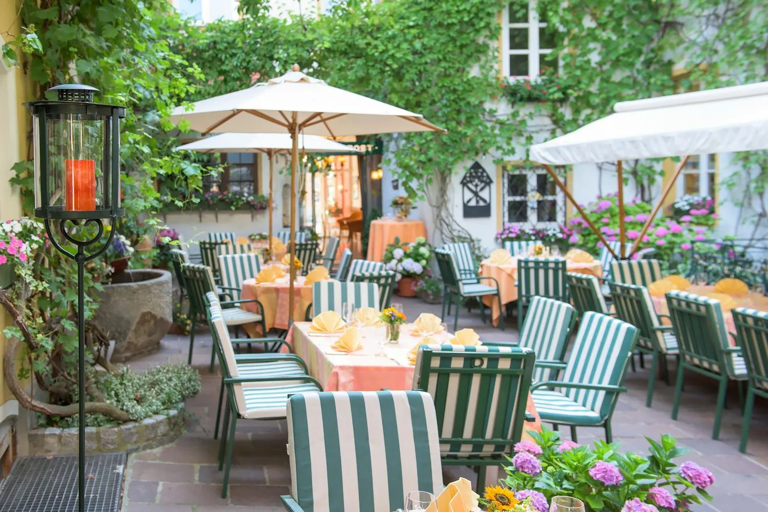 Patio in Romantik Hotel zur Post