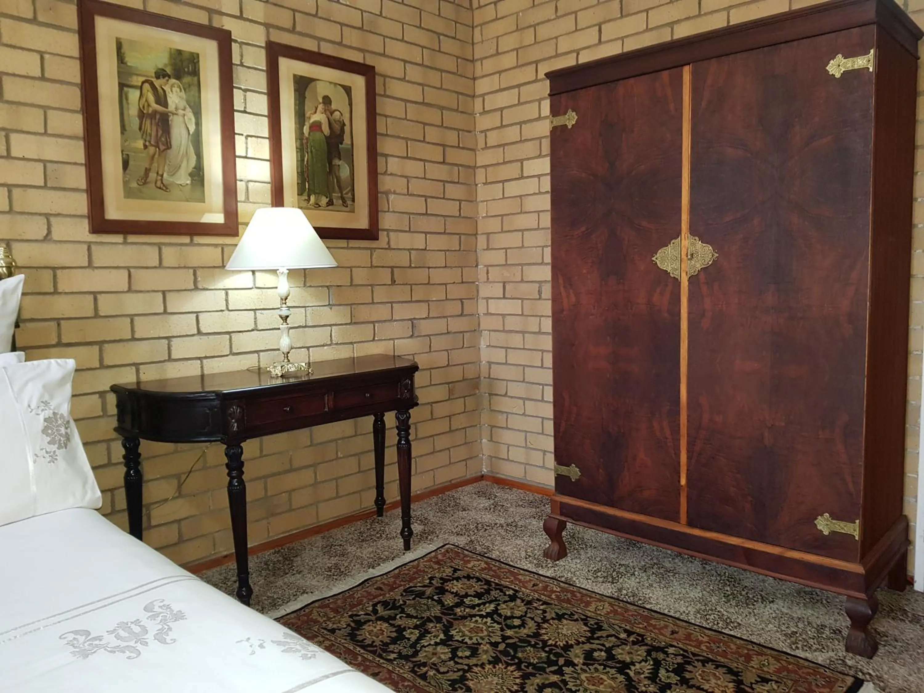 Decorative detail, Bed in Mountain View Country Estate