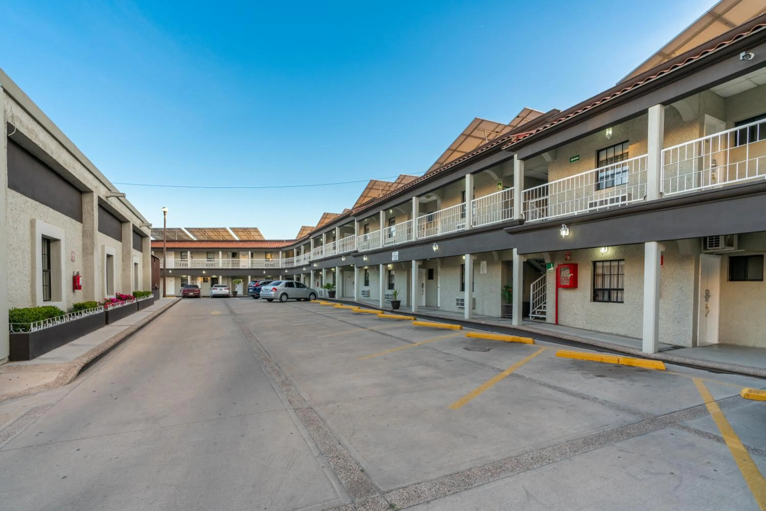 Parking in Hotel Sntenario