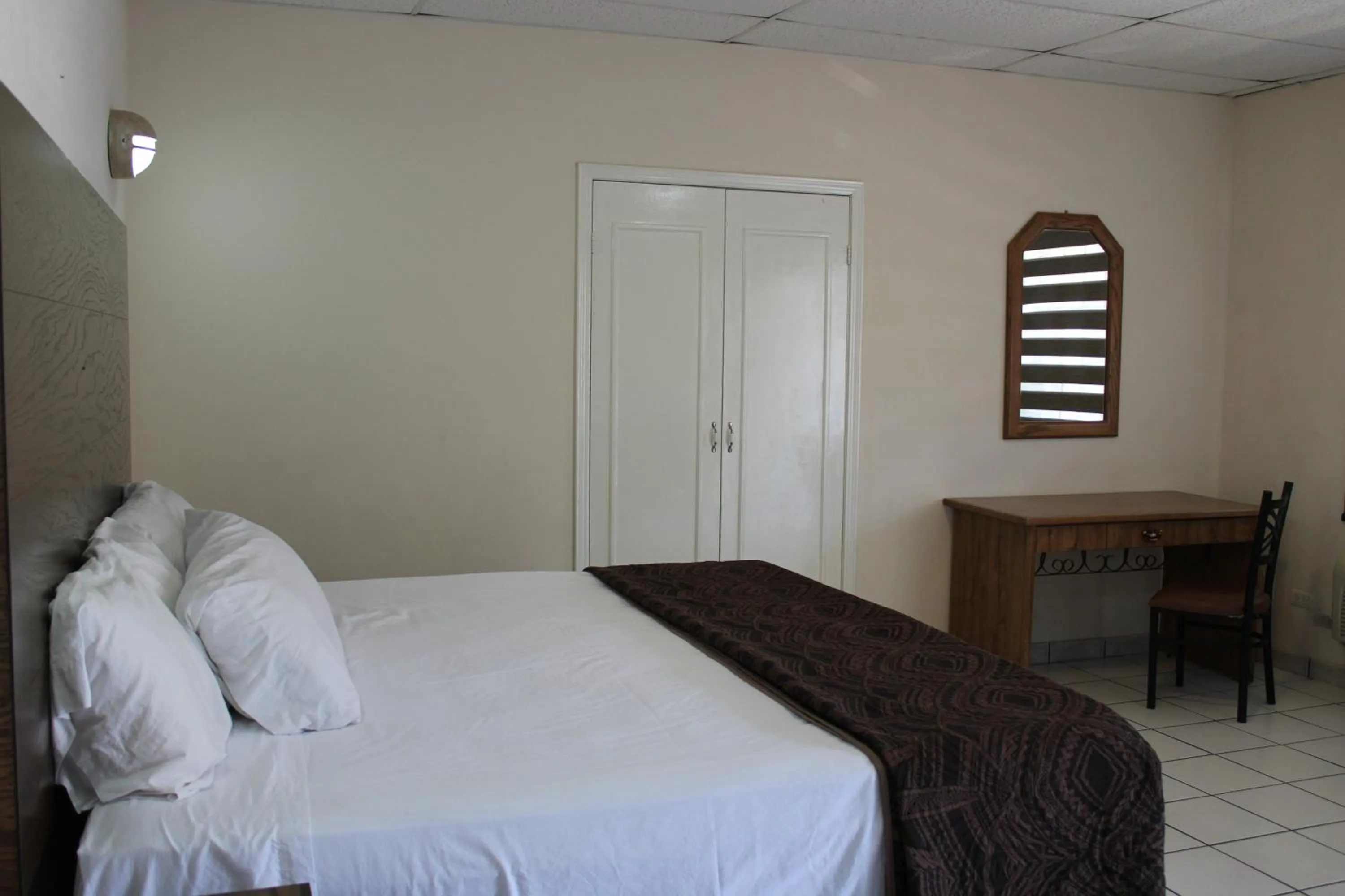 Photo of the whole room, Bed in Hotel Sntenario