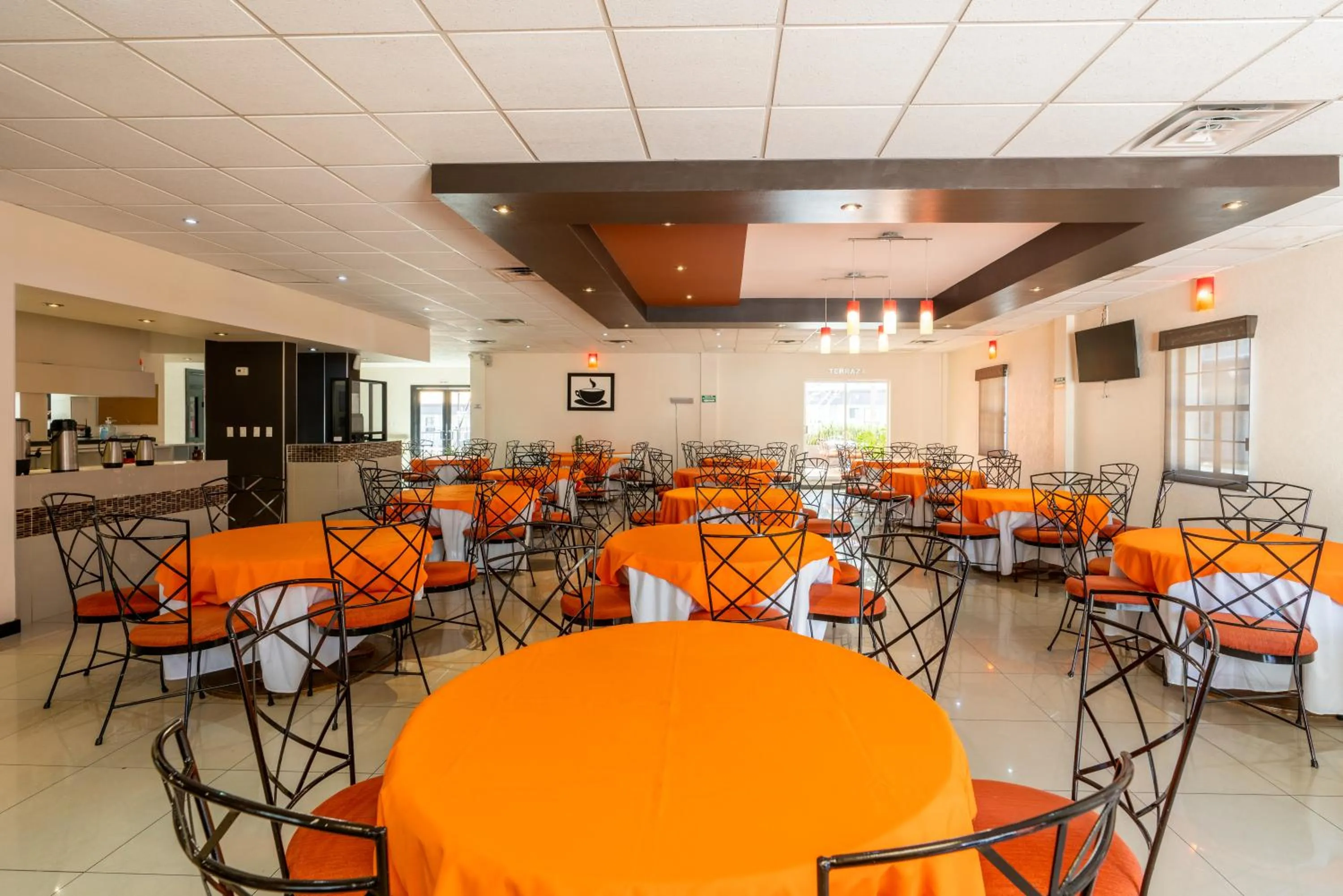 Restaurant/places to eat in Hotel Sntenario