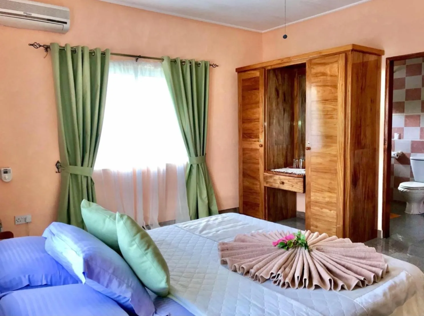 Bedroom, Bed in Villa Bananier