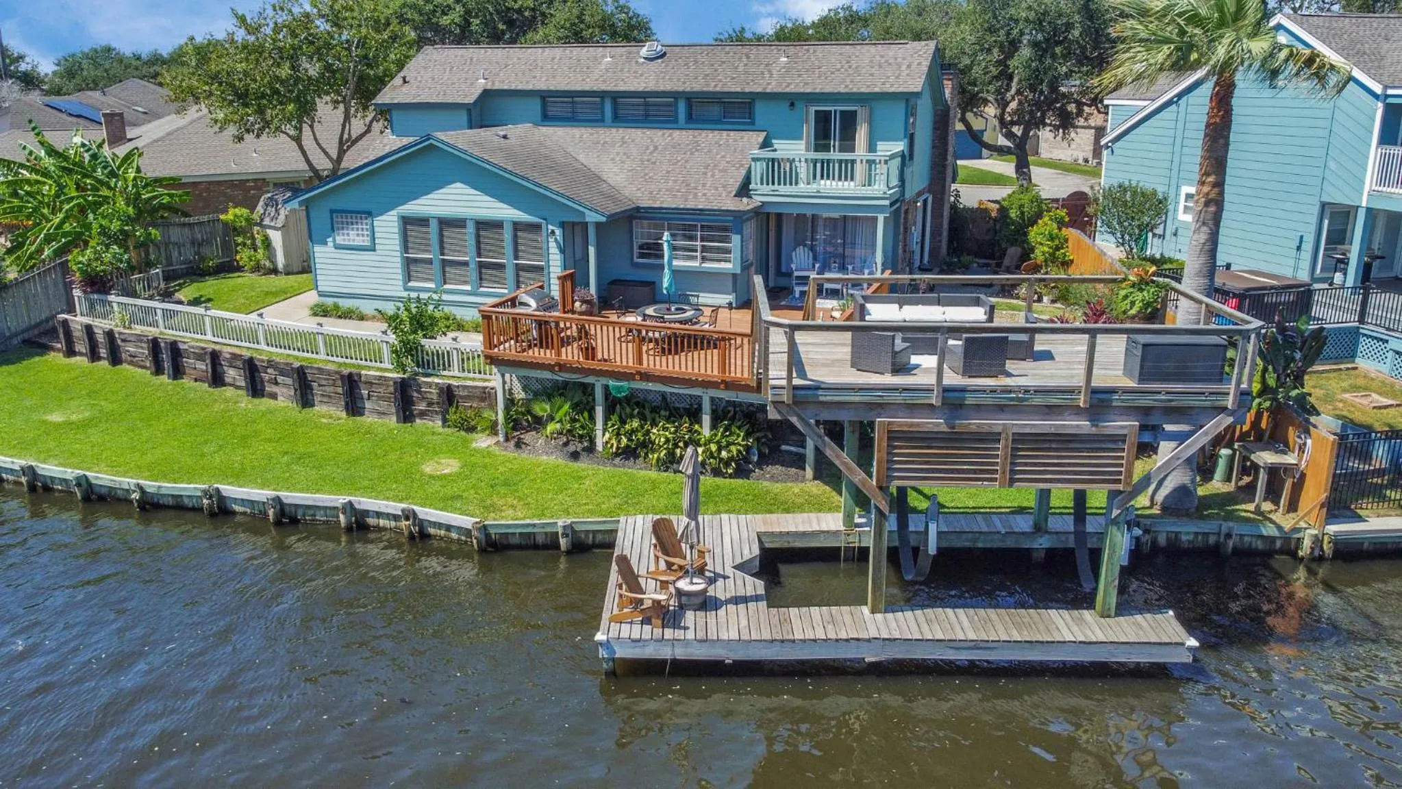 Beauty on the Water! Lake House near the beaches!