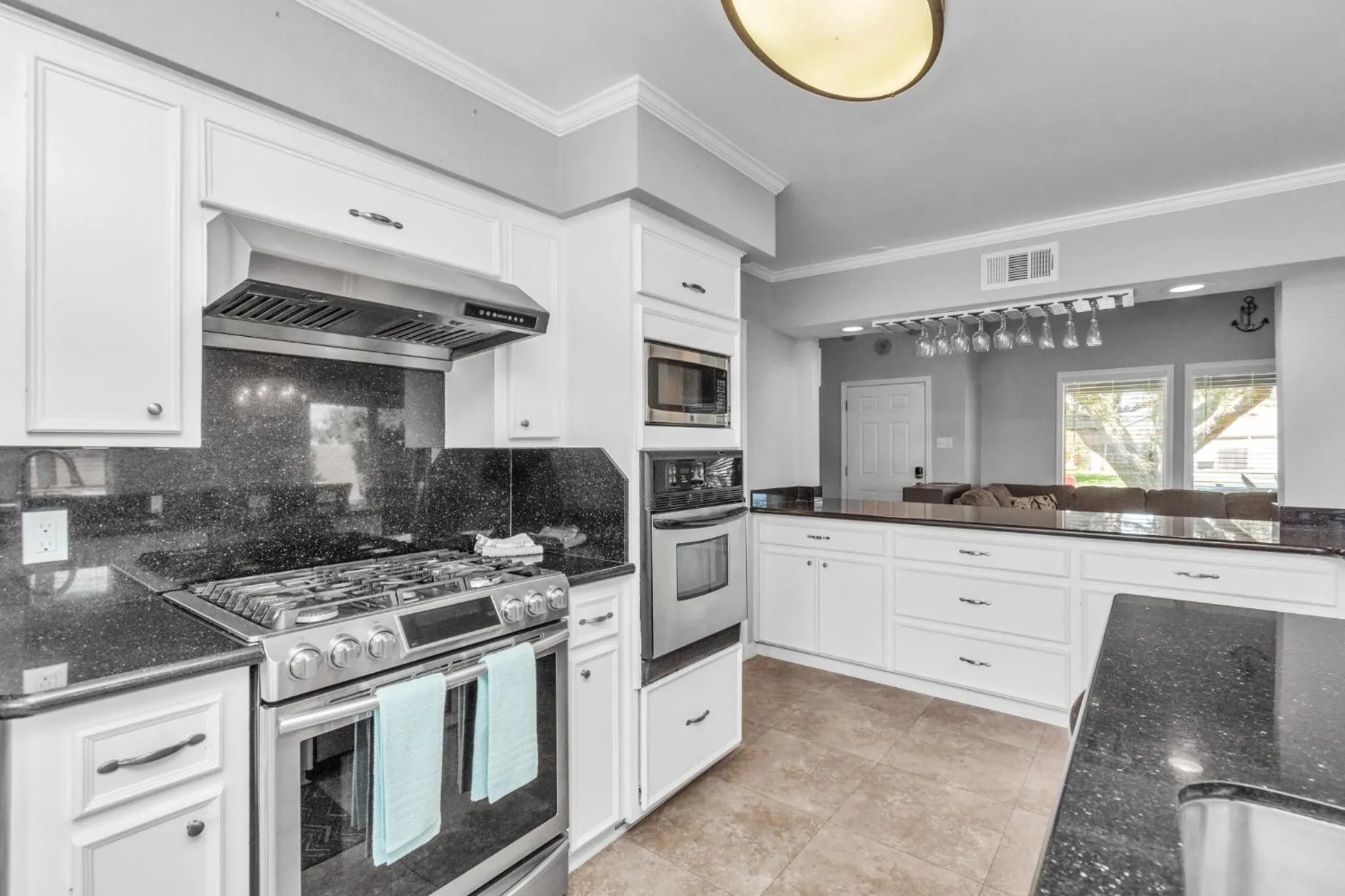 Beauty on the Water! Lake House near the beaches!