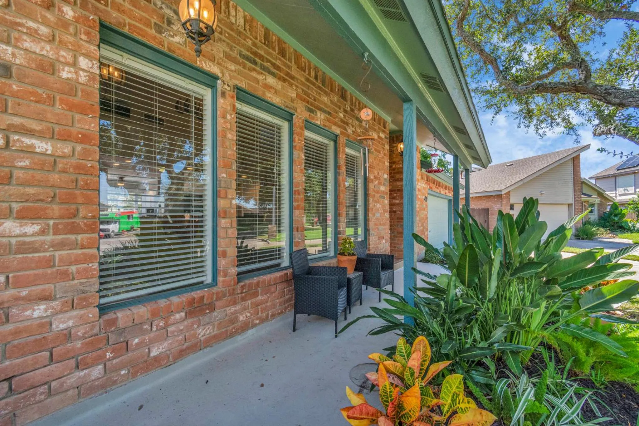 Beauty on the Water! Lake House near the beaches!