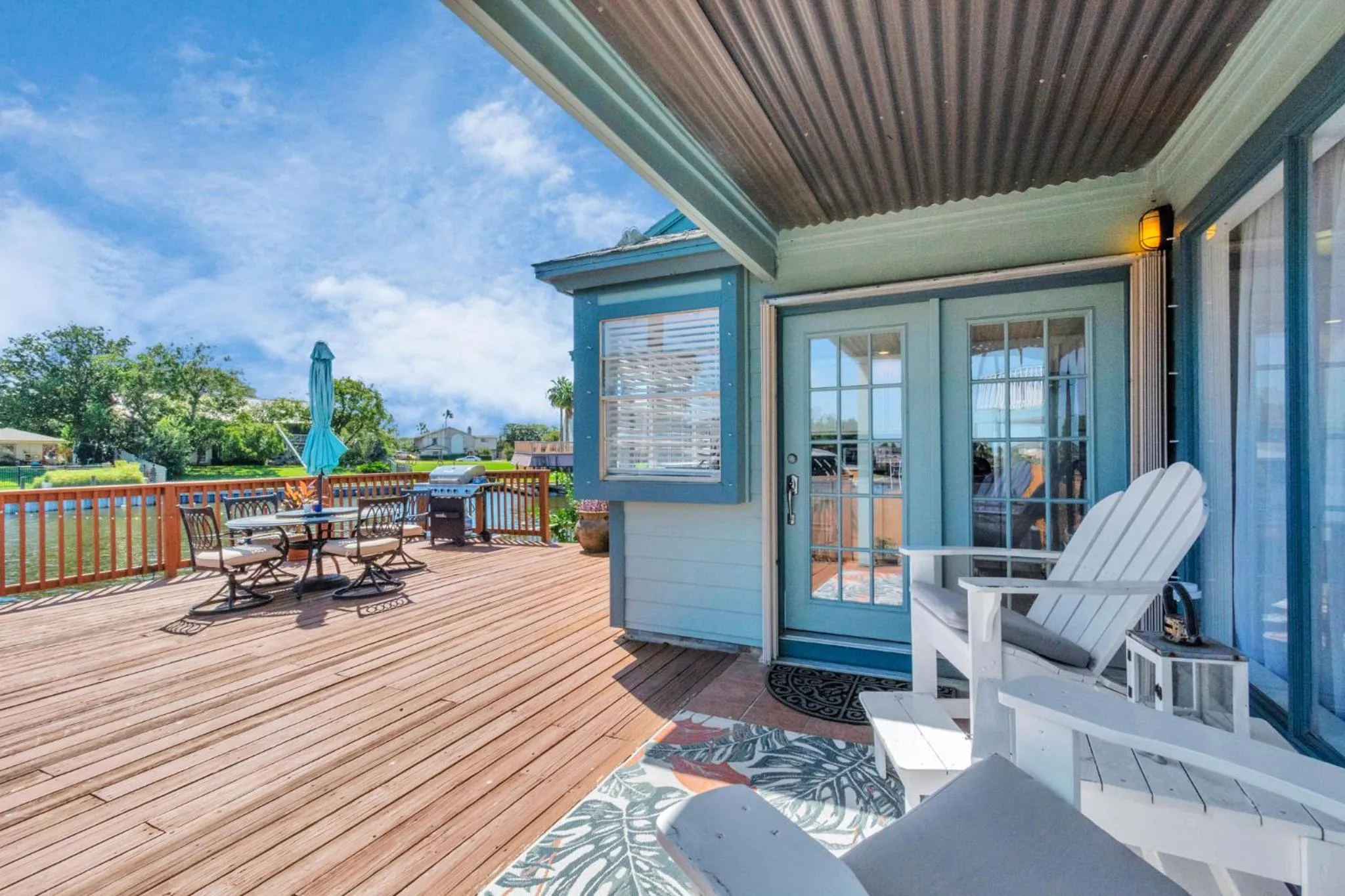 Beauty on the Water! Lake House near the beaches!