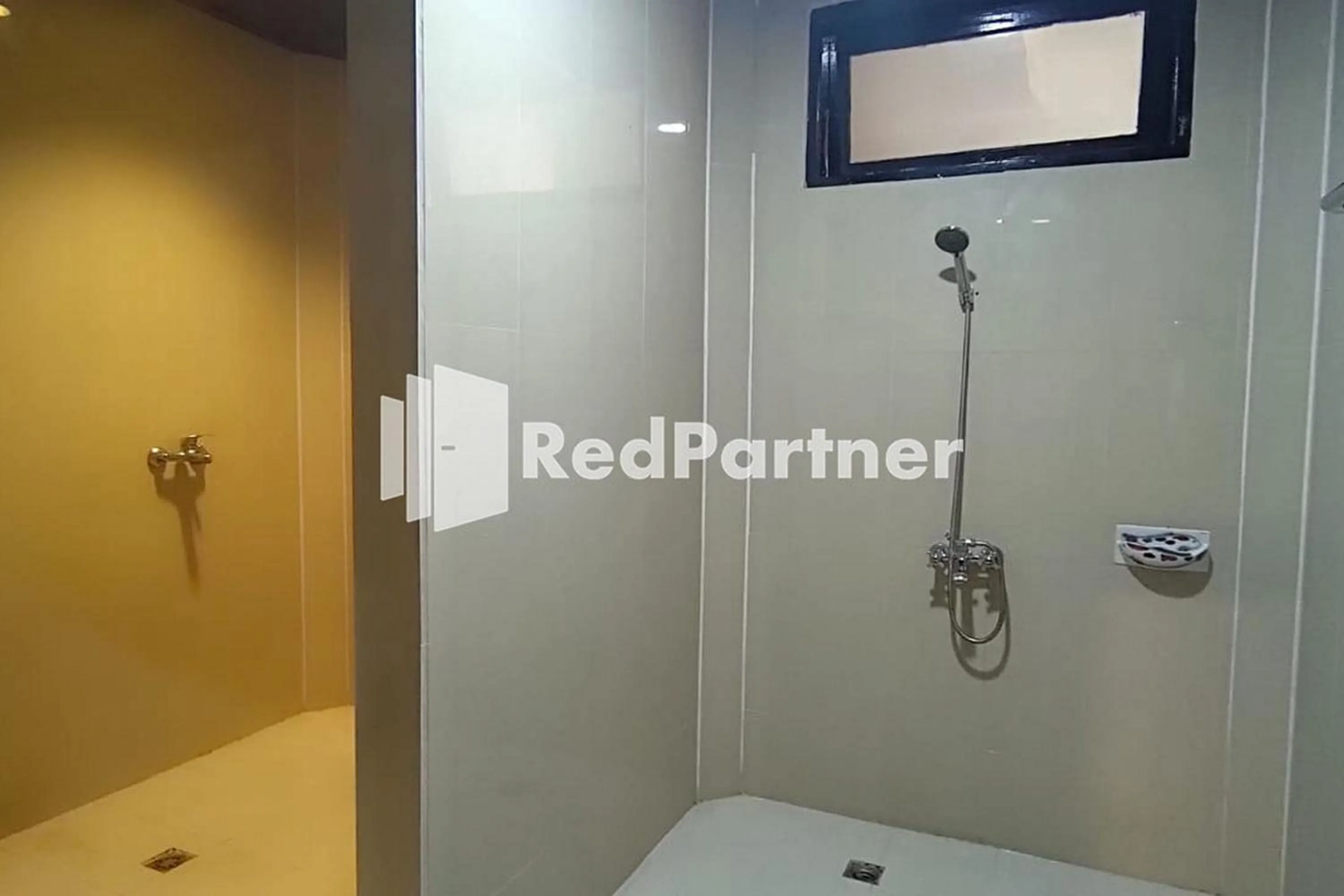 Bathroom in Hotel Abna Sangatta Mitra RedDoorz
